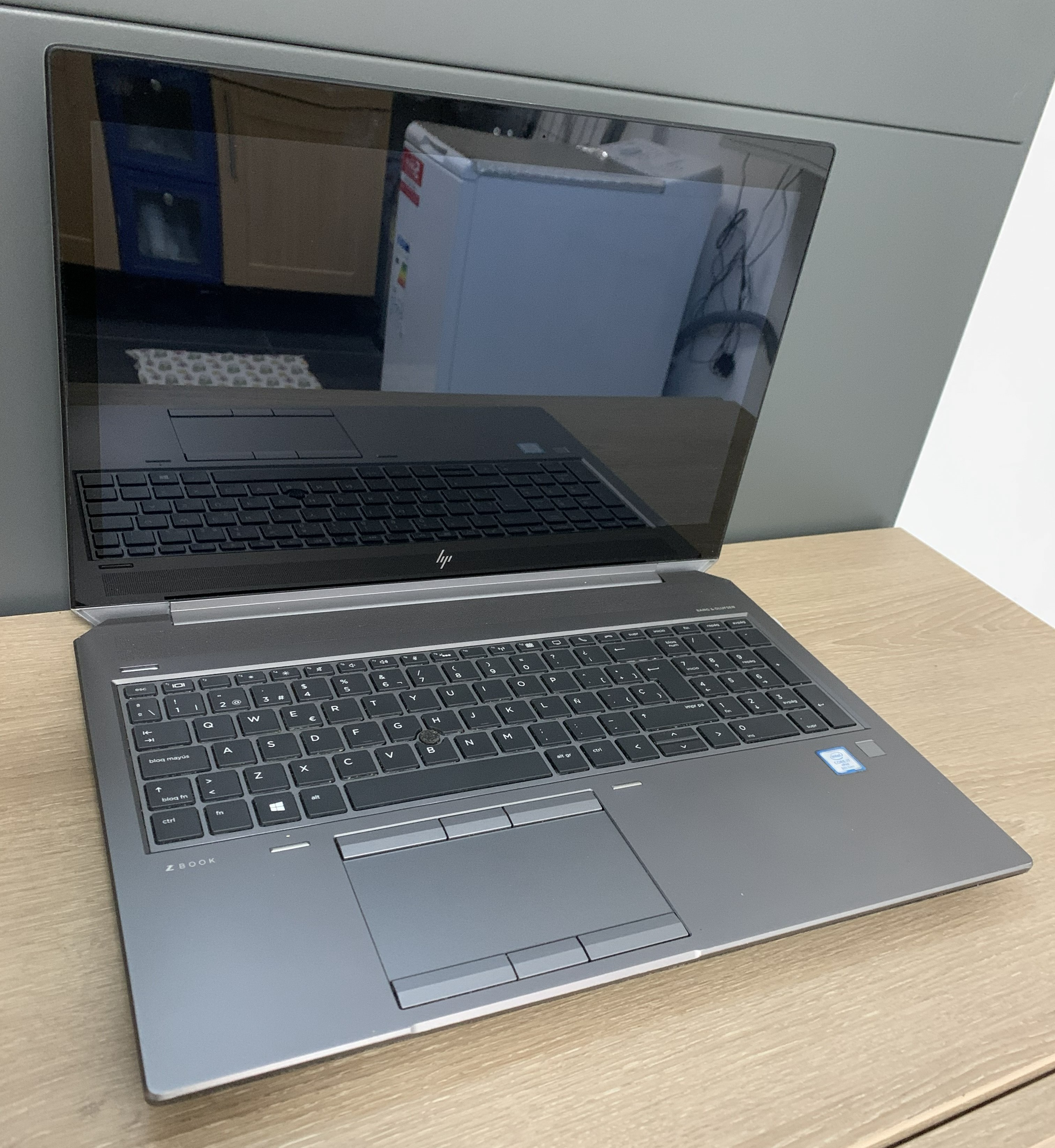 HP ZBook 15 G5 TOUCH i7-8850H 32GB 256GB SSD+1TB HDD P1000 4K CAM W11 B9