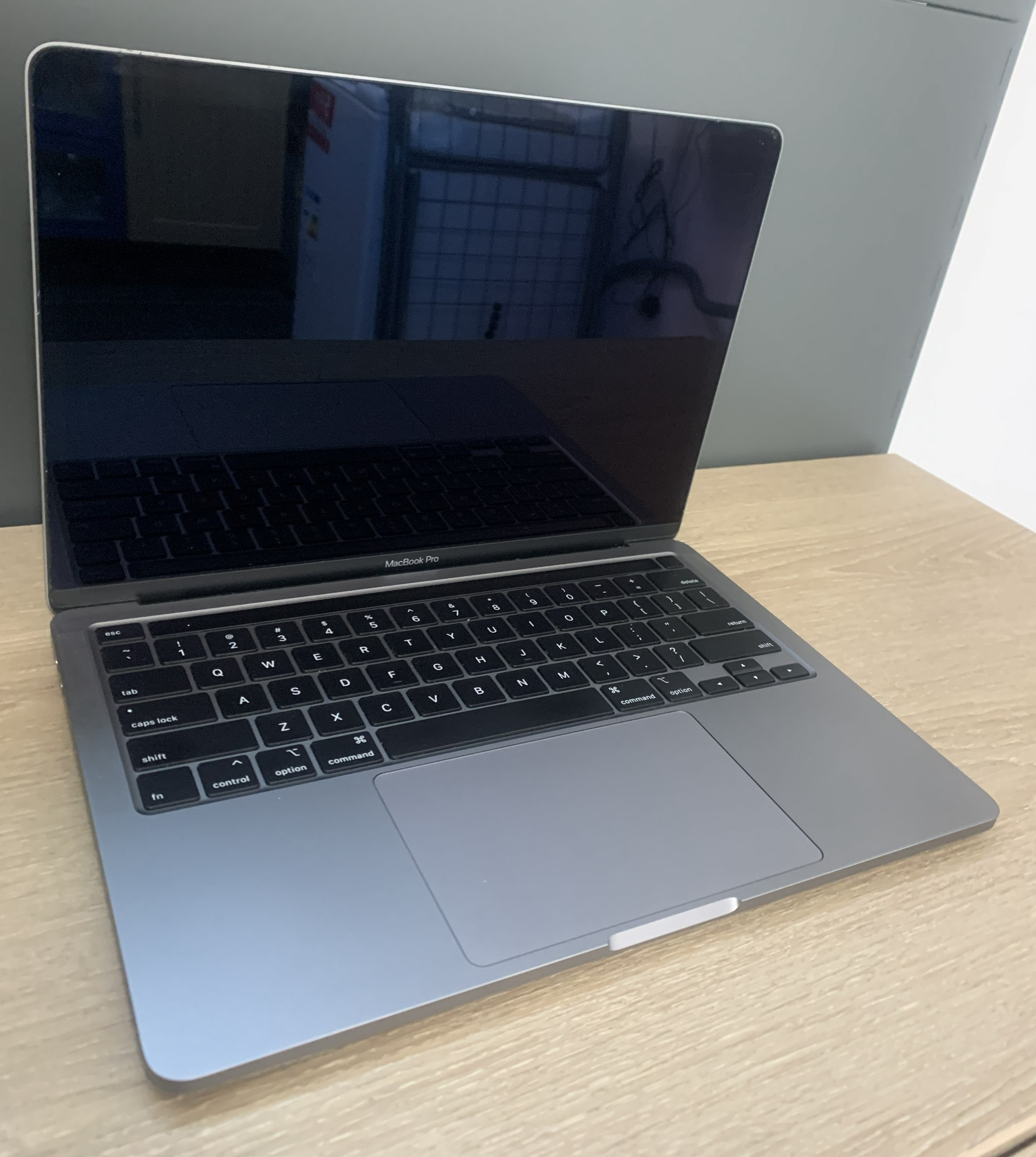 MacBook Pro A2251 Touchbar i5-1038NG7 16GB 1TB NVMe Iris Plus macOS B-Ware30