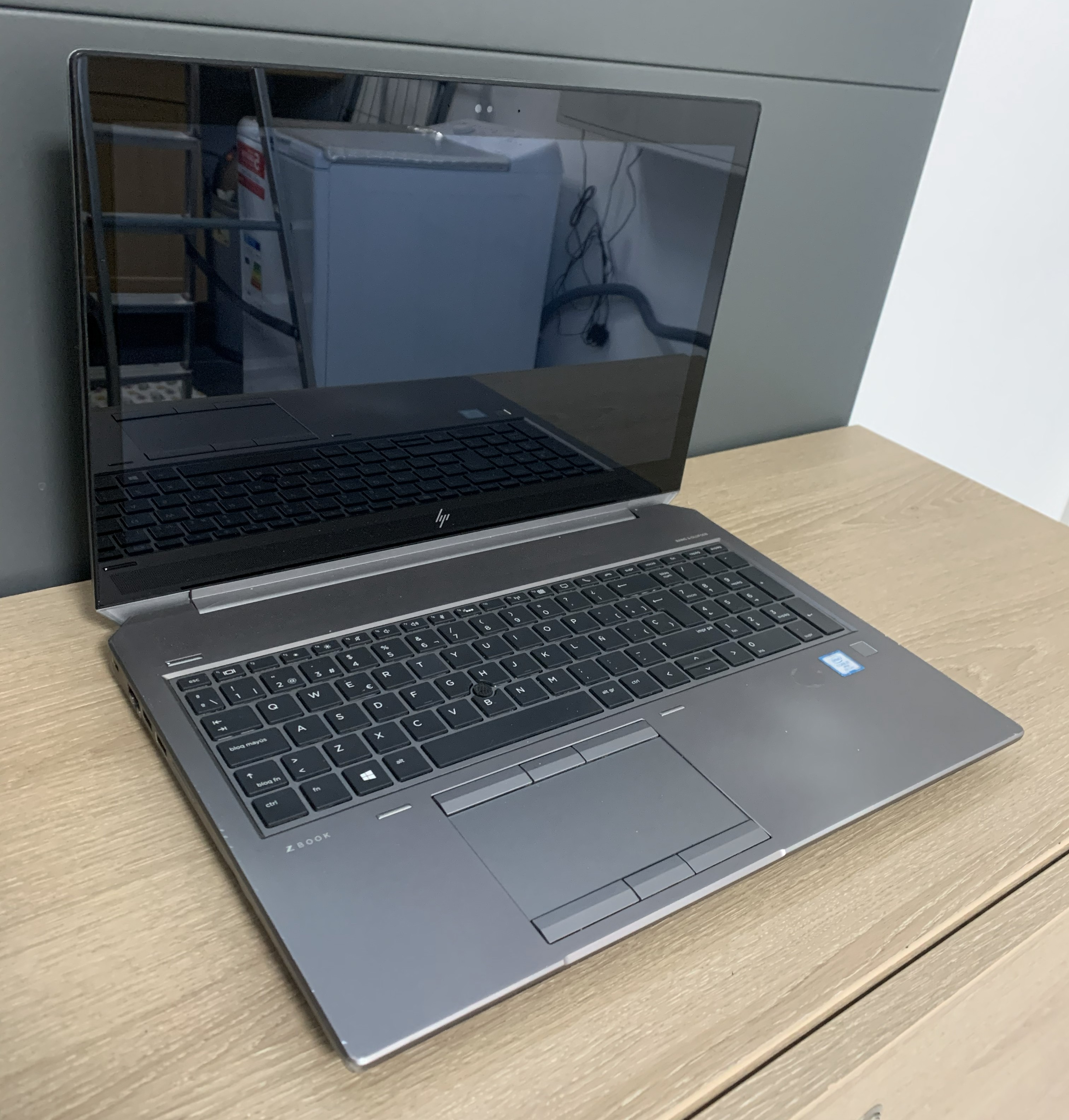 HP ZBook 15 G5 i7-8850H TOUCH 32GB DDR 256GB SSD+ 1TB HDD P1000 4K W11 B-Ware8