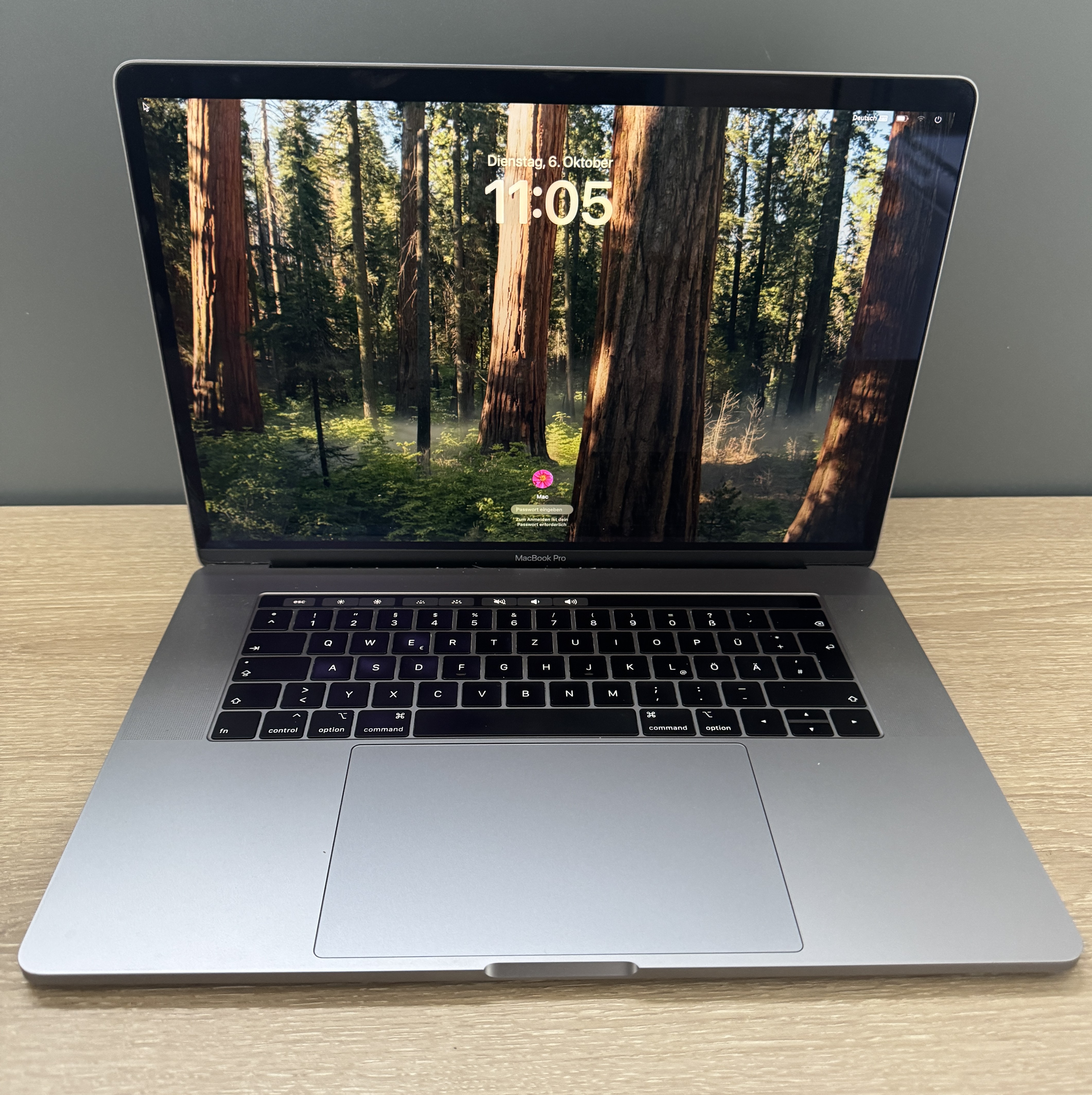 MacBook Pro A1990 15" Touchbar i9-9880H 16GB DDR 512GB NVMe Radeon OS A-Ware11