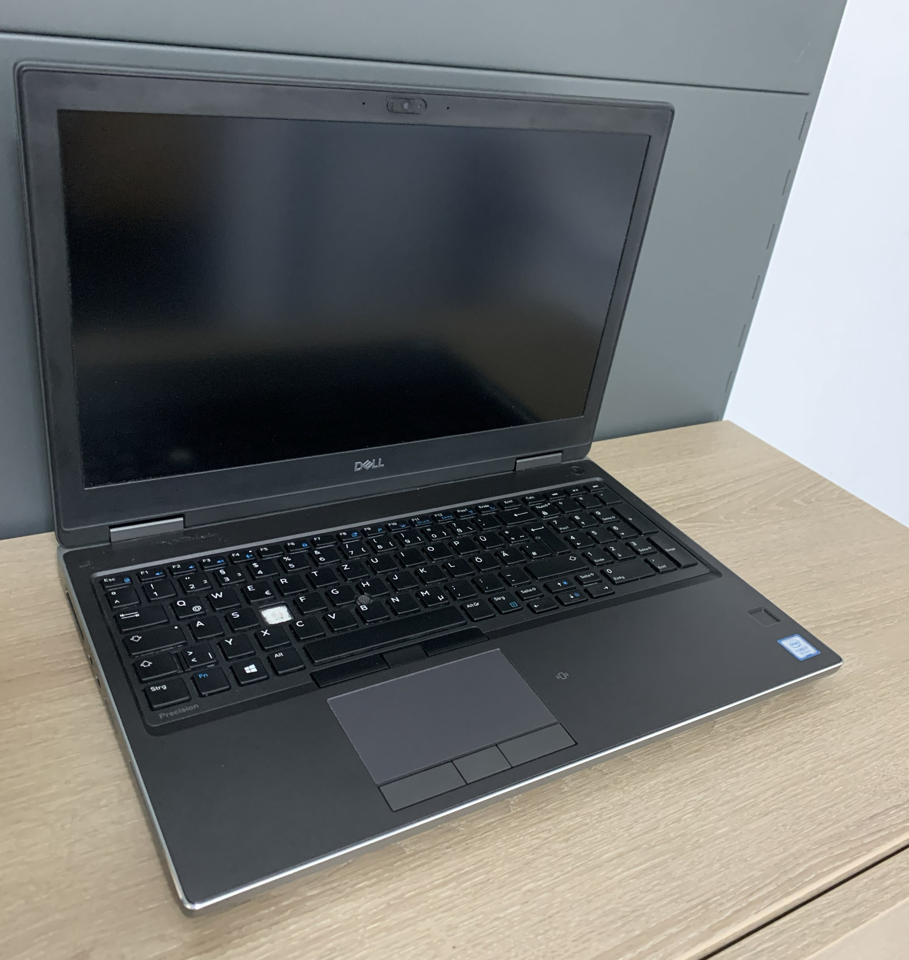 Dell Precision 7540 i7-9750H 32GB DDR 512GB M.2 SSD T2000 4GB CAM W11 A-Ware12