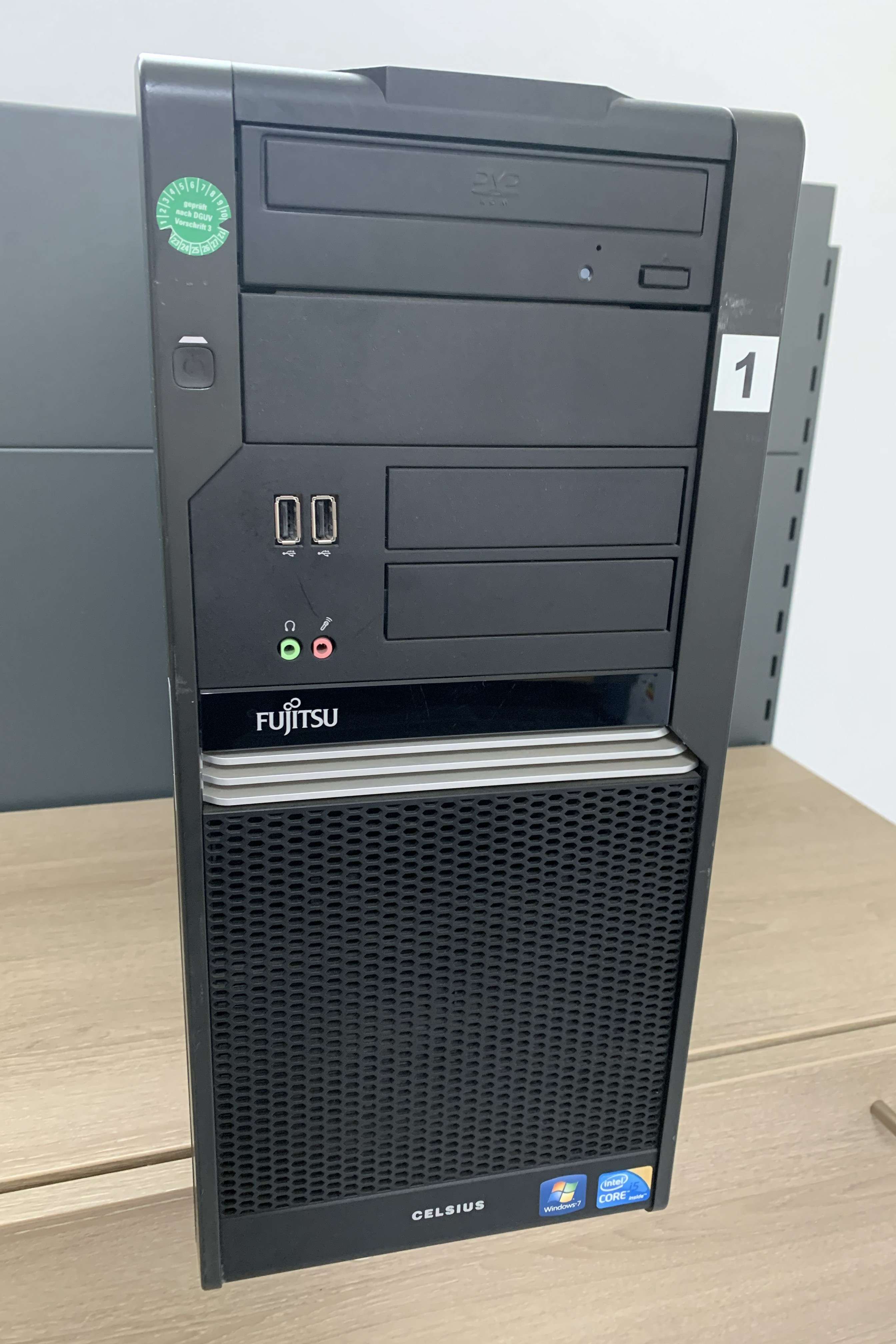Fujitsu CELSIUS W380 Tower PC Core i5-650 4GB DDR 250GB HD Intel HD Rom W7