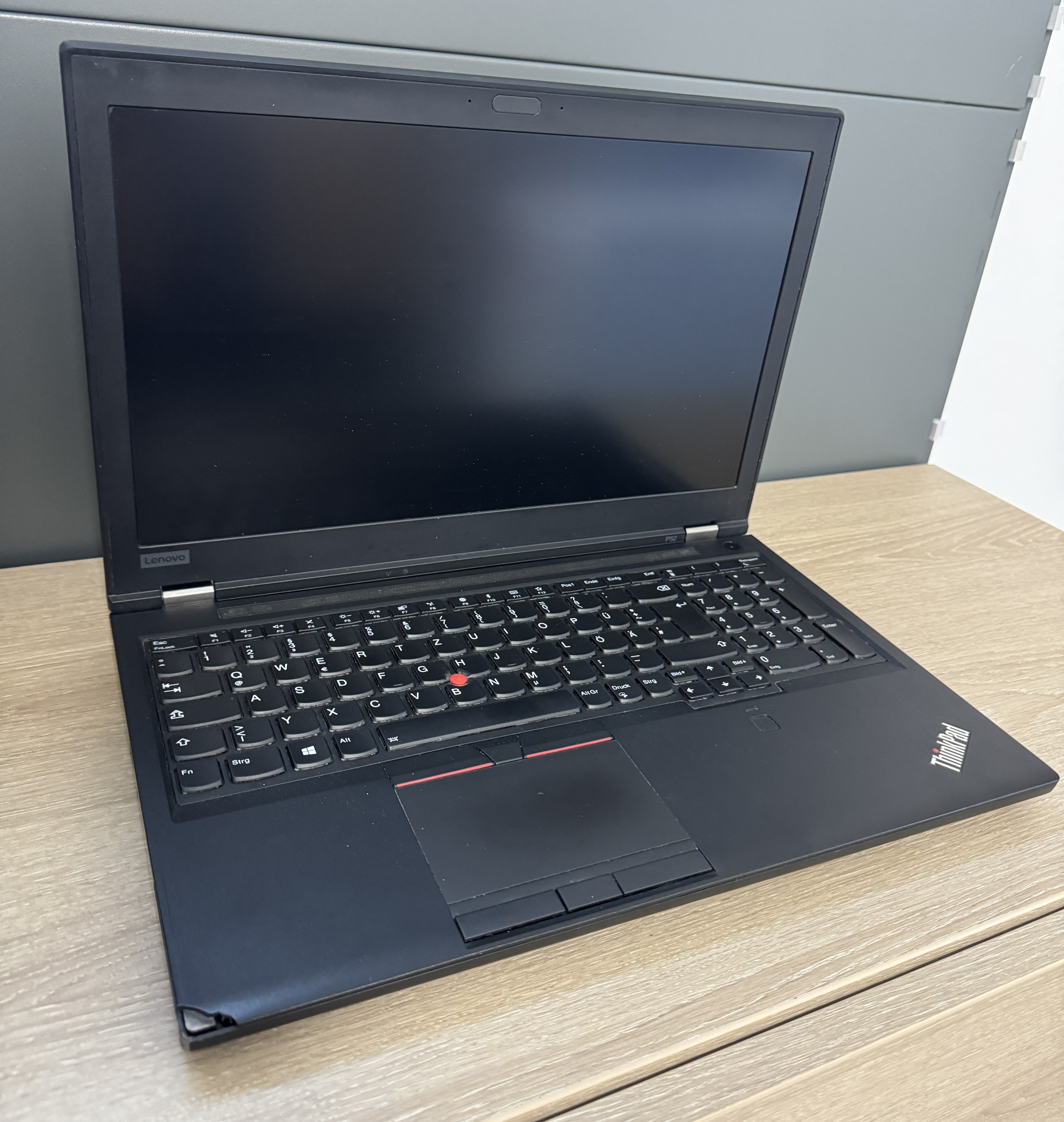 Lenovo Thinkpad P52 i7-8850H 16GB DDR 512GB M.2 SSD P2000 4GB W11 B-Ware1
