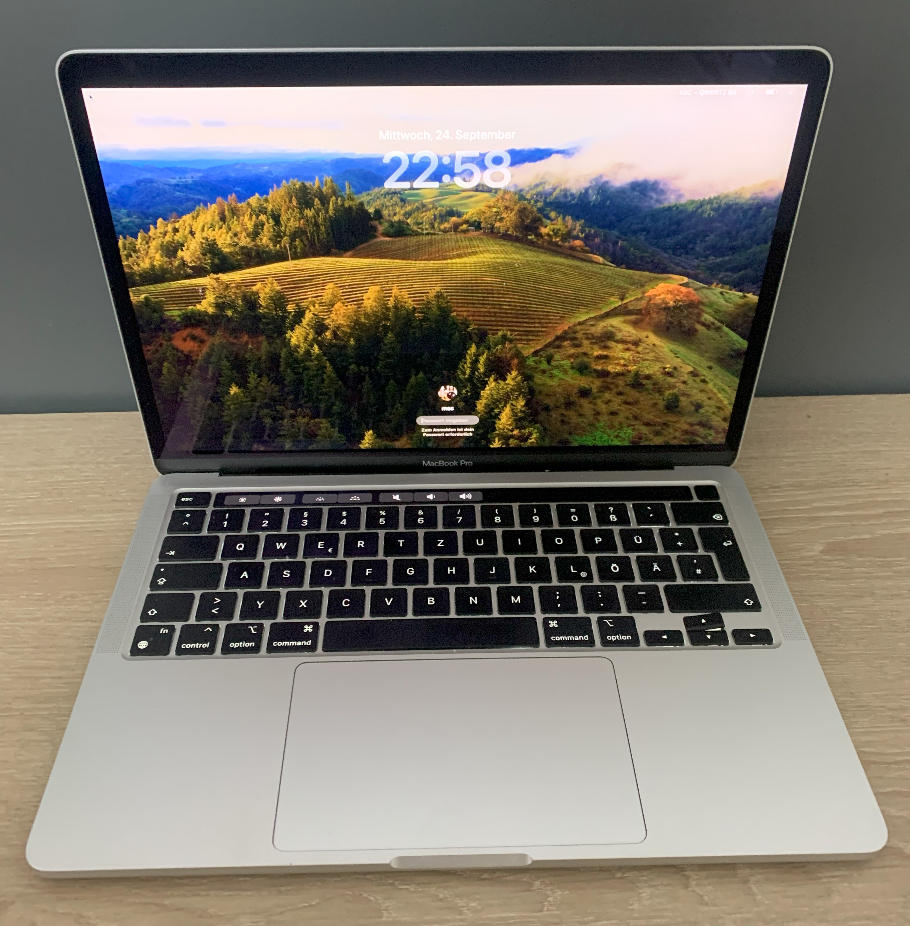 MacBook Pro A2338 13.3" M1 8 CPU/8 GPU 16GB DDR 256GB NVMe macOS A-Ware34