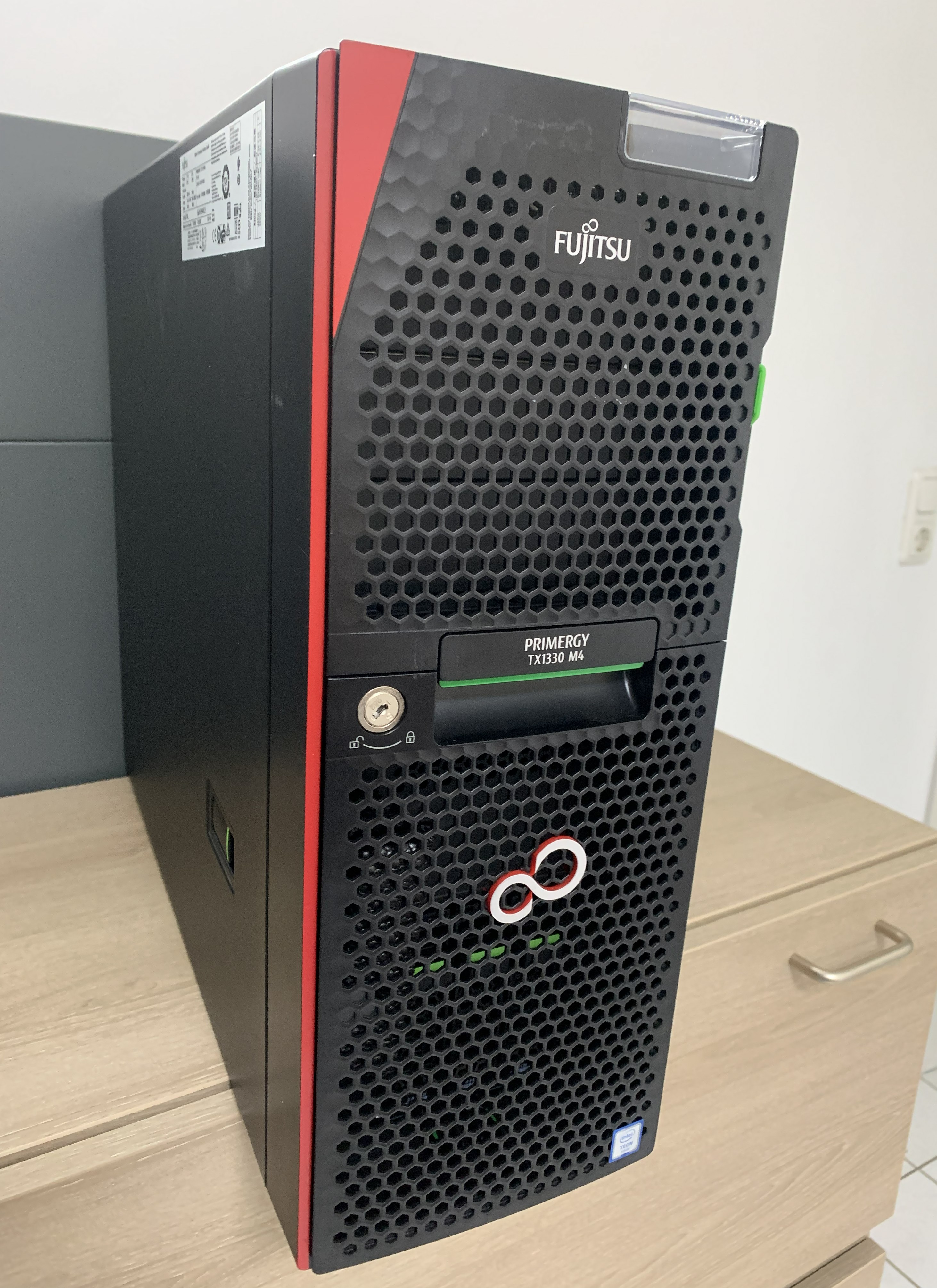 Fujitsu Primergy TX1330 M4 SERVER  Xeon E-2124 16GB 240 SSD SAS 3.0 Controller