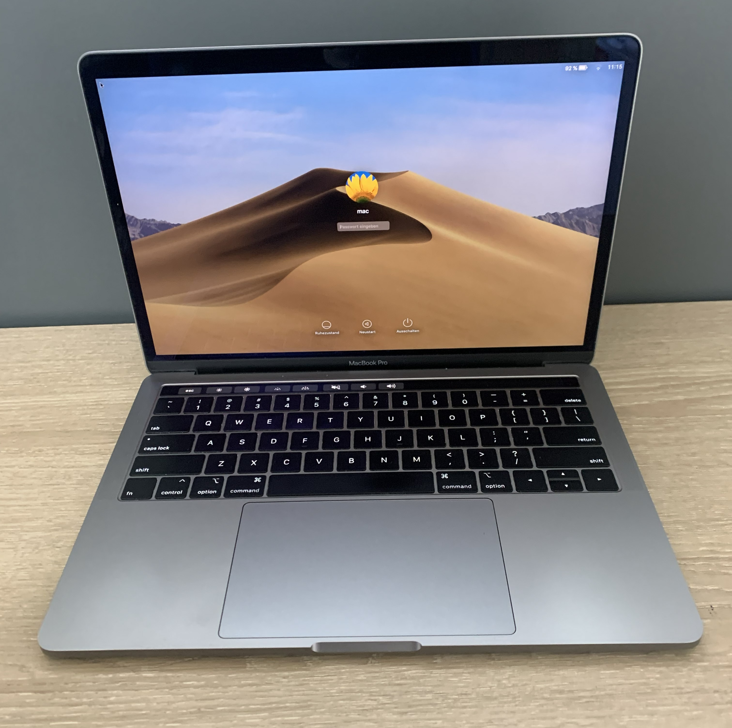 MacBook Pro  A1989 13.3" Touchbar i5-8279U 16GB 256GB NVMe Iris 655 OS B-Ware5