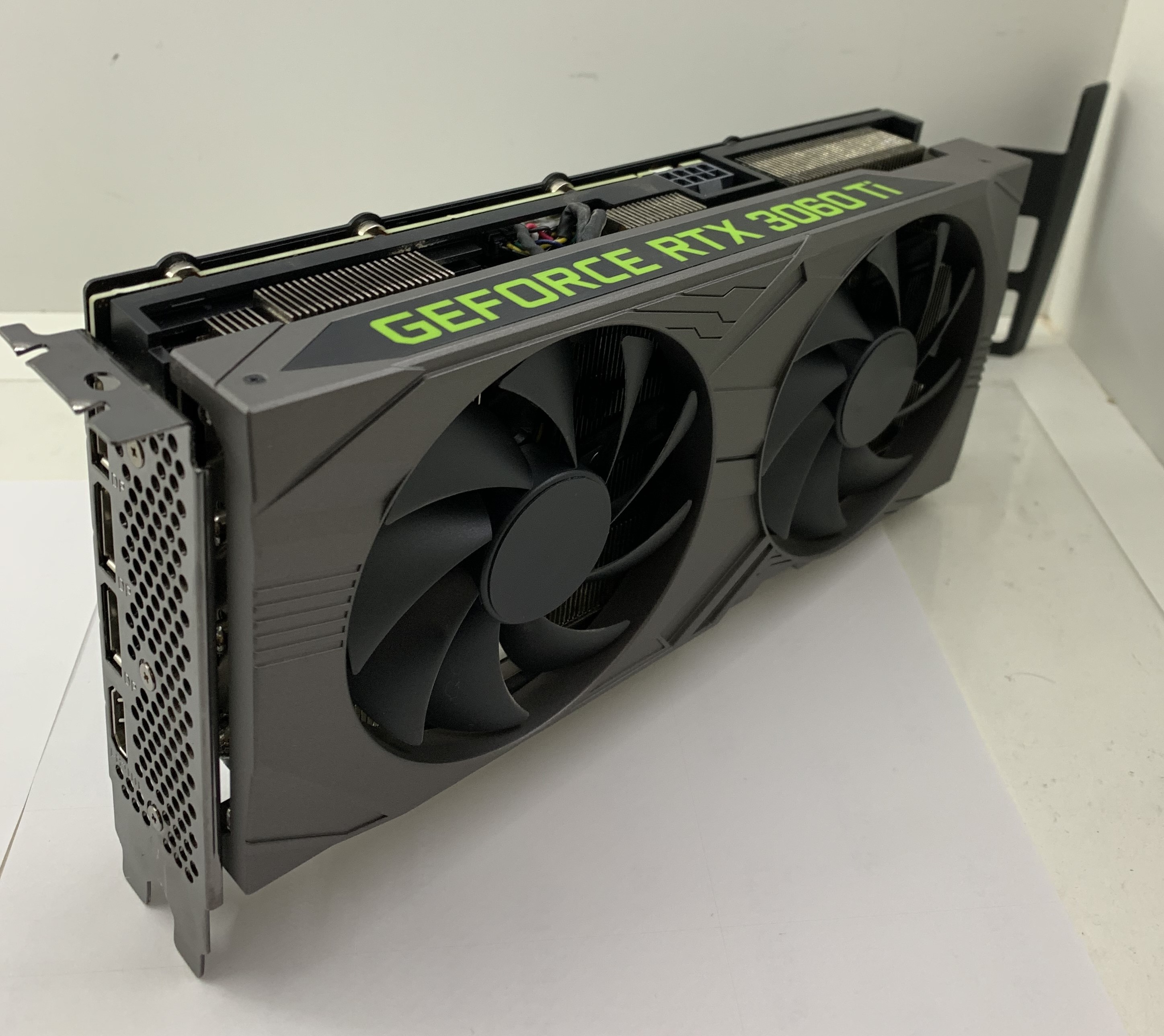 Gaming Grafikkarte GeForce RTX 3060 Ti 8GB GDDR6 , PCIe 4.0 x16 , 3x DP 1x HDMI, DualFan