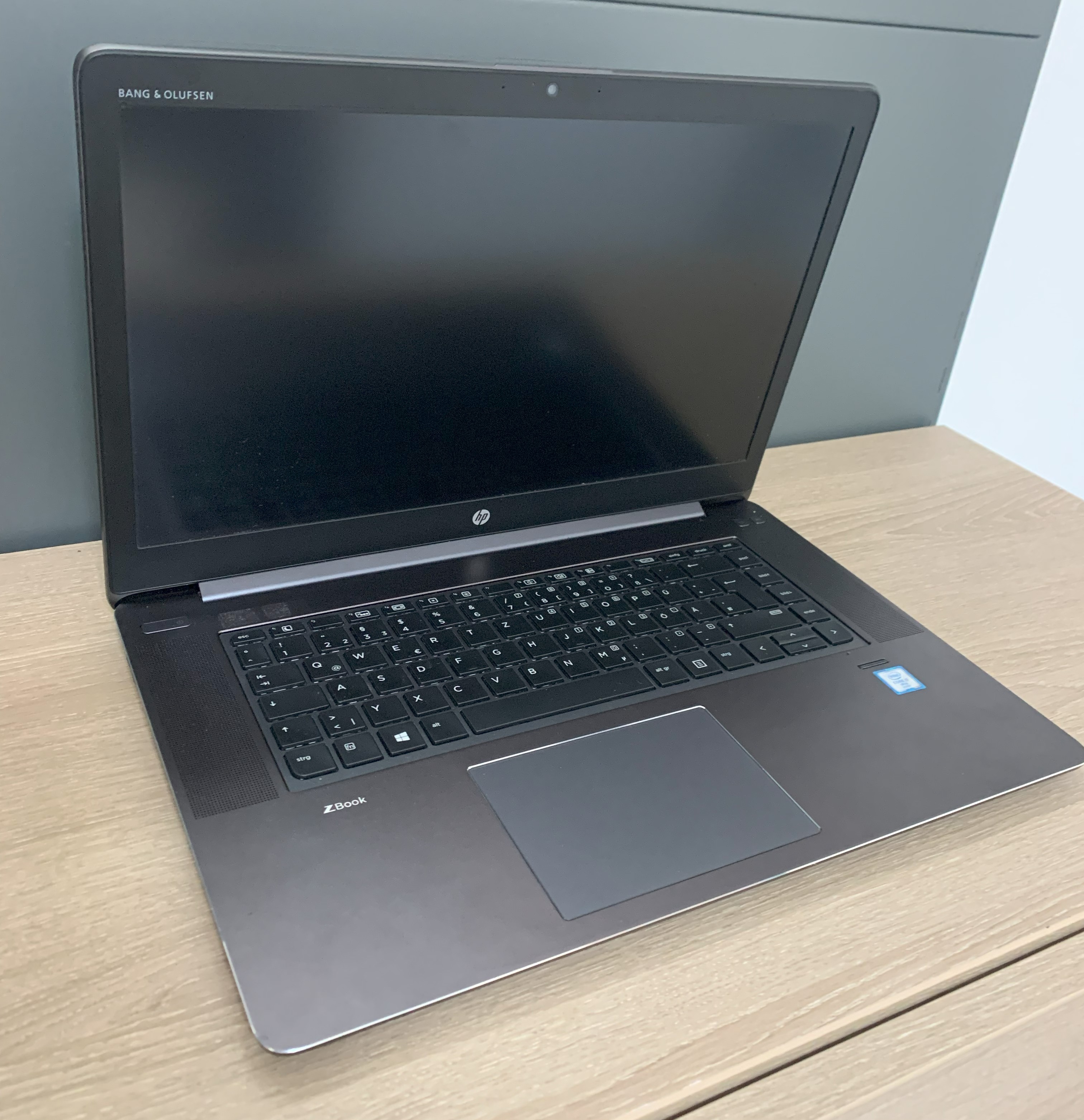 HP ZBook Studio G3 i7-6820HQ  32GB DDR 1TB NVMe M1000M CAM W10 A-Ware1