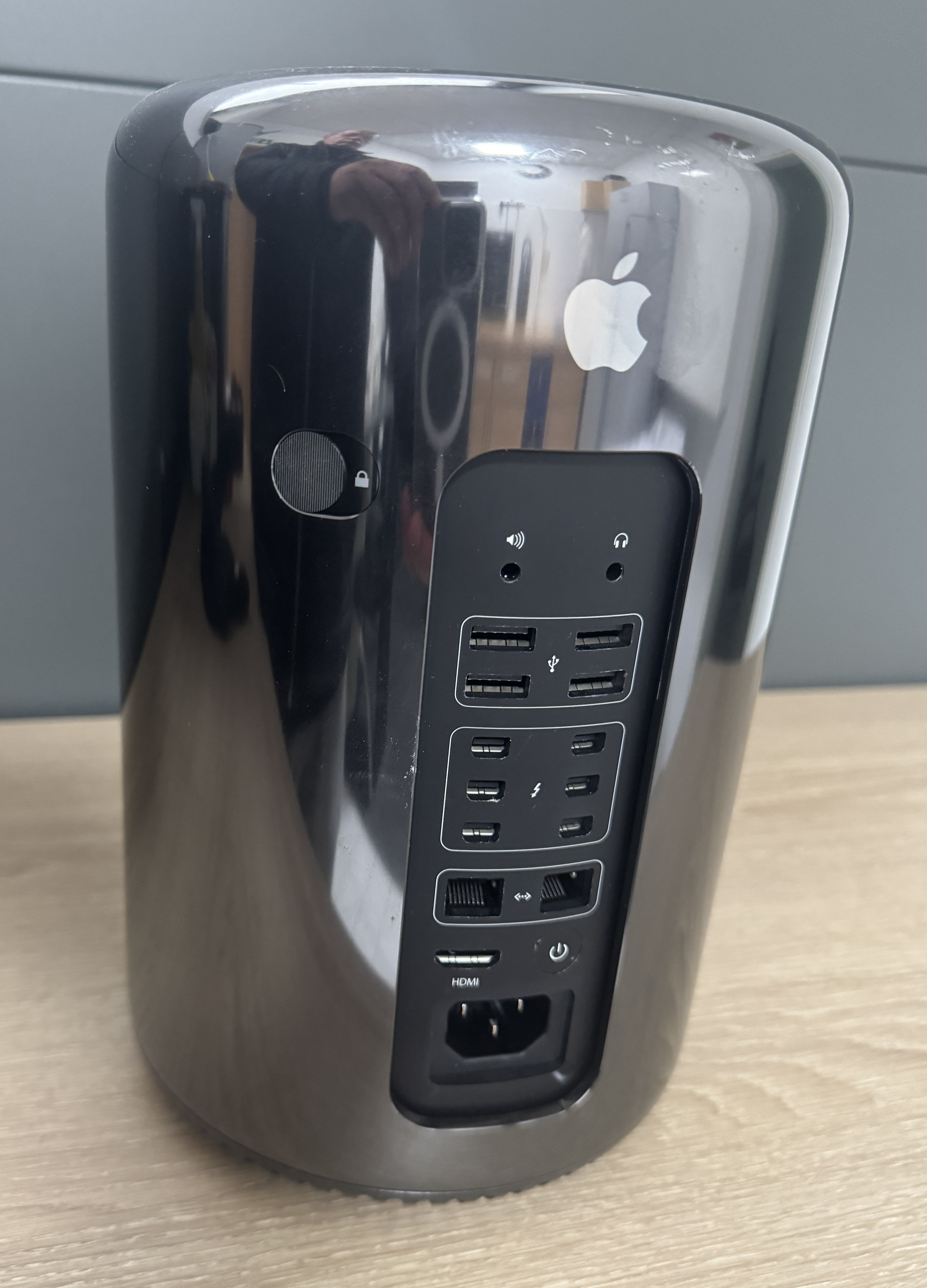 Apple Mac Pro A1481 Tower E5-2697v2 64GB RAM 256GB SSD 2x FirePro D500 Nr.1