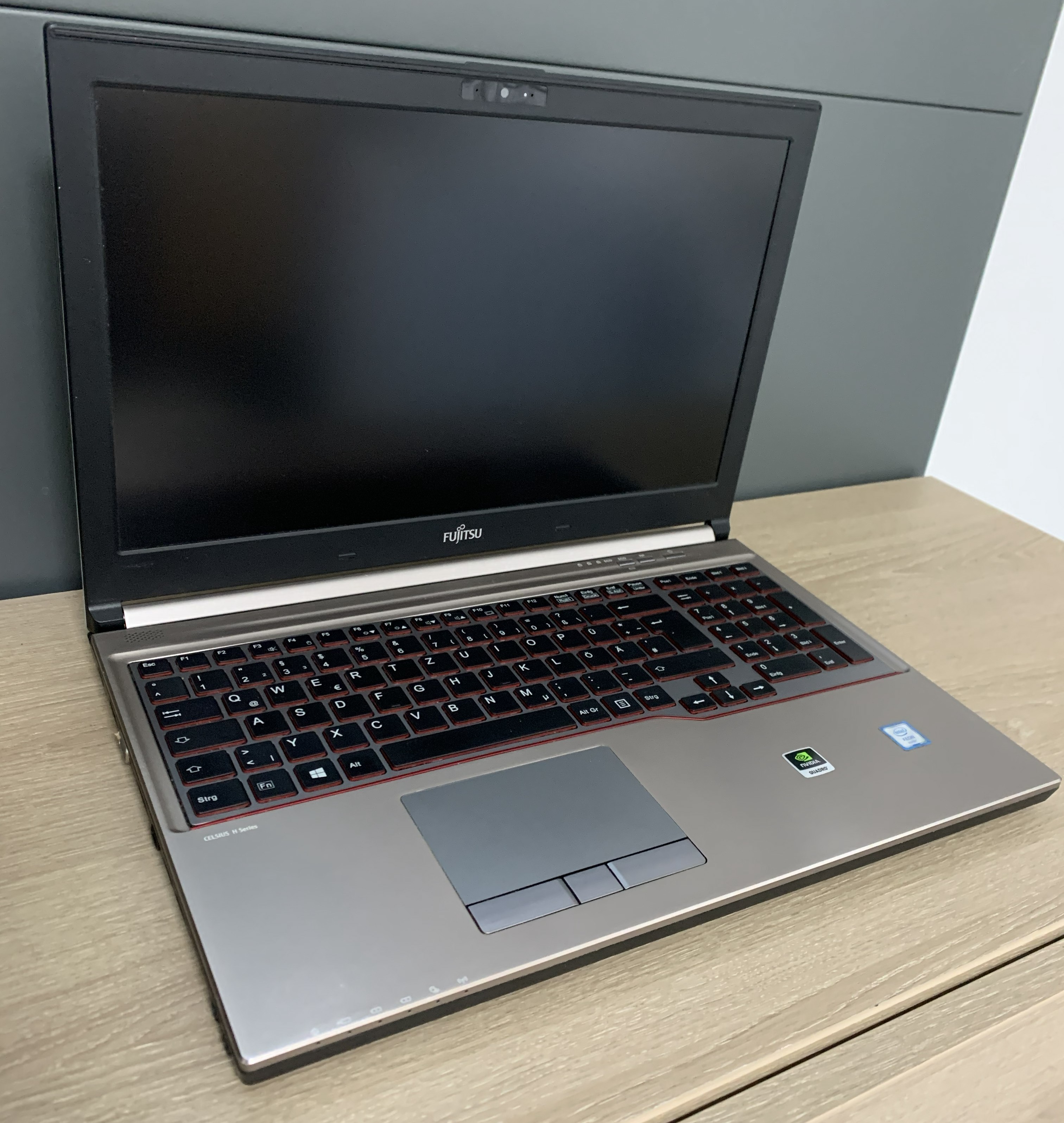 Fujitsu Celsius H760  E3-1535Mv5 16GB  512GB SSD M2000M 4GB CAM RW W10 B-Ware3