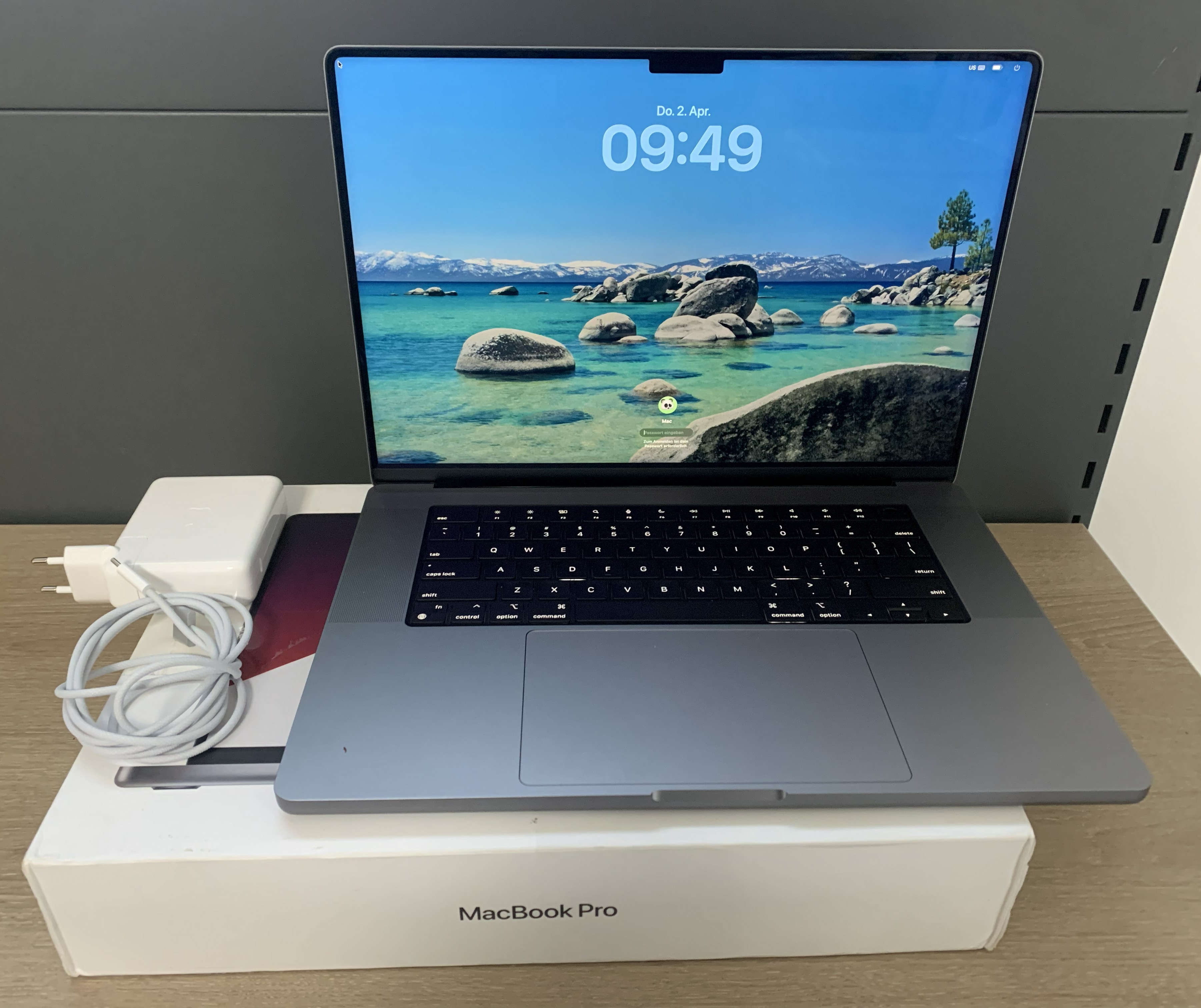MacBook Pro  A2485 M1 Max 10 CPU / 32GPU 64GB DDR 4 TB NVMe CAM macOS A31
