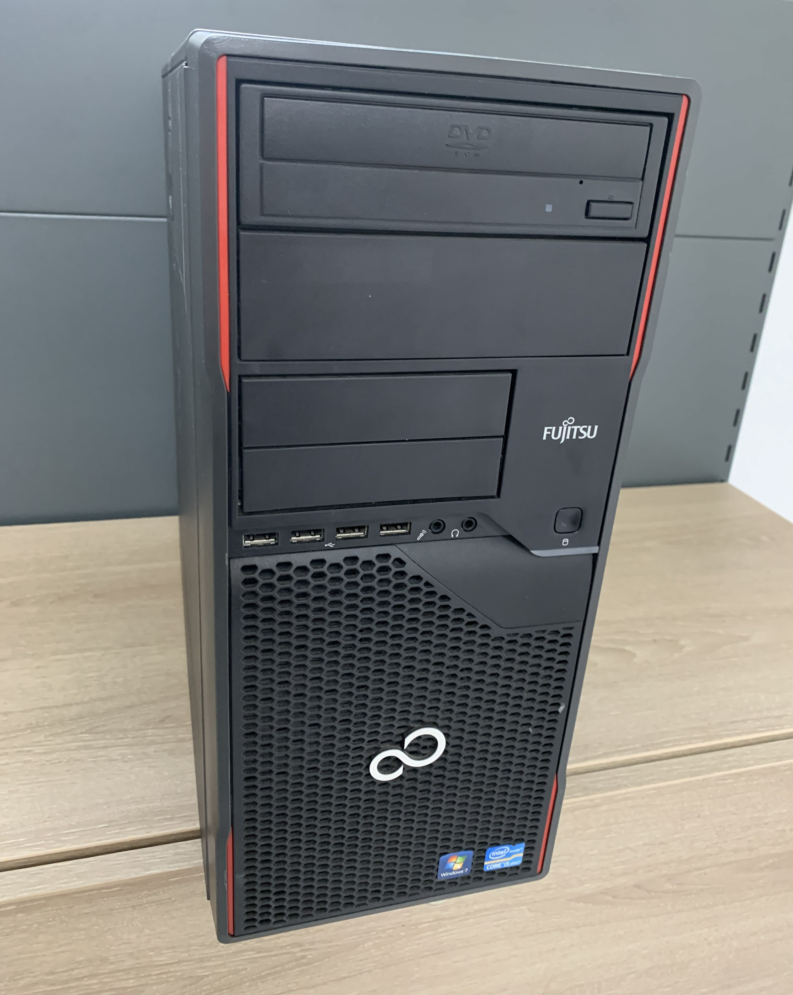 Fujitsu CELSIUS W420 PC i5-3470 3,20GHz 4GB DDR ROM Ohne HDD/Grafikkarte