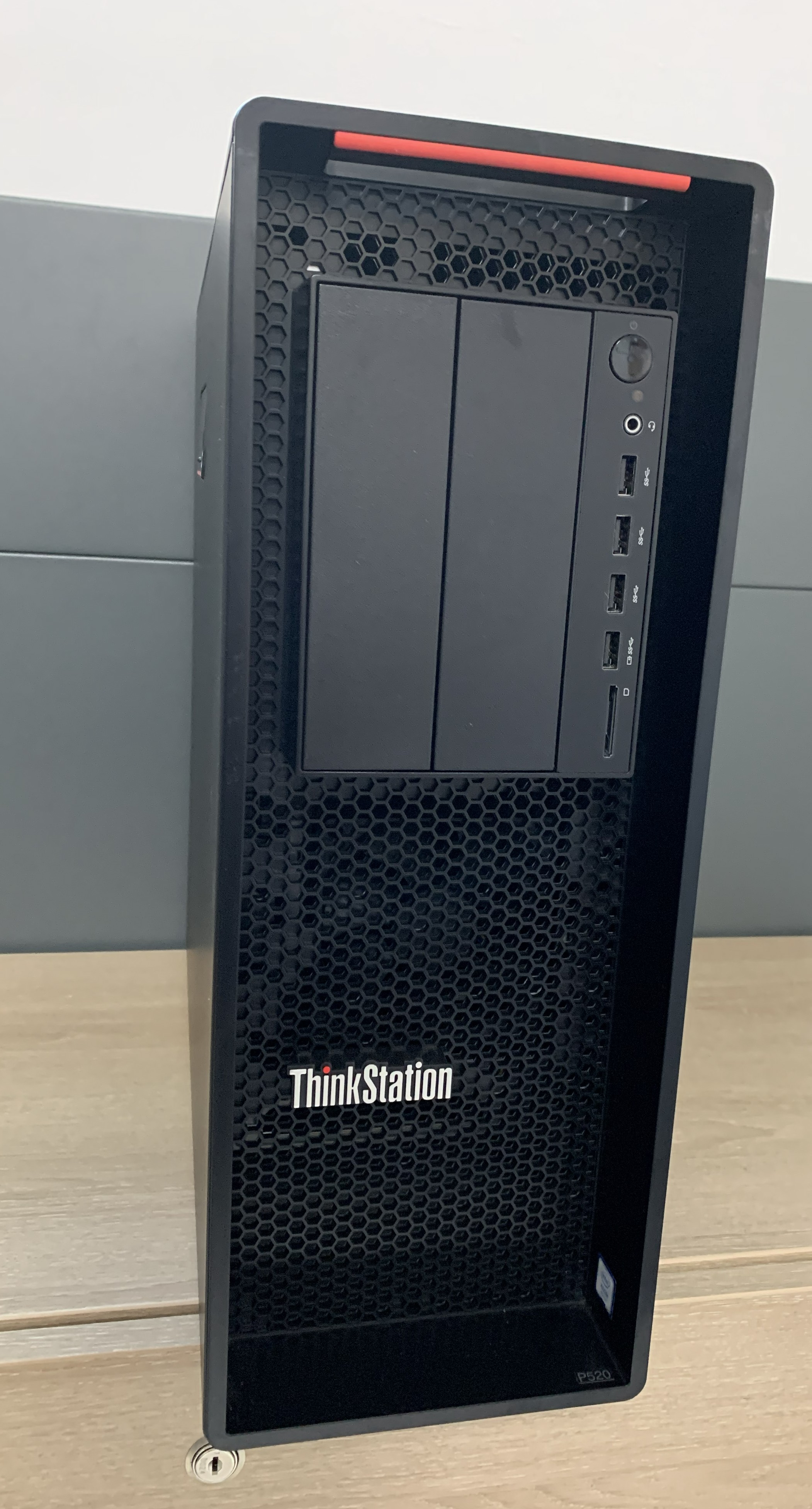 Lenovo ThinkStation P520 Xeon W-2125 16GB DDR 512GB M.2 SSD P1000 4GB W11