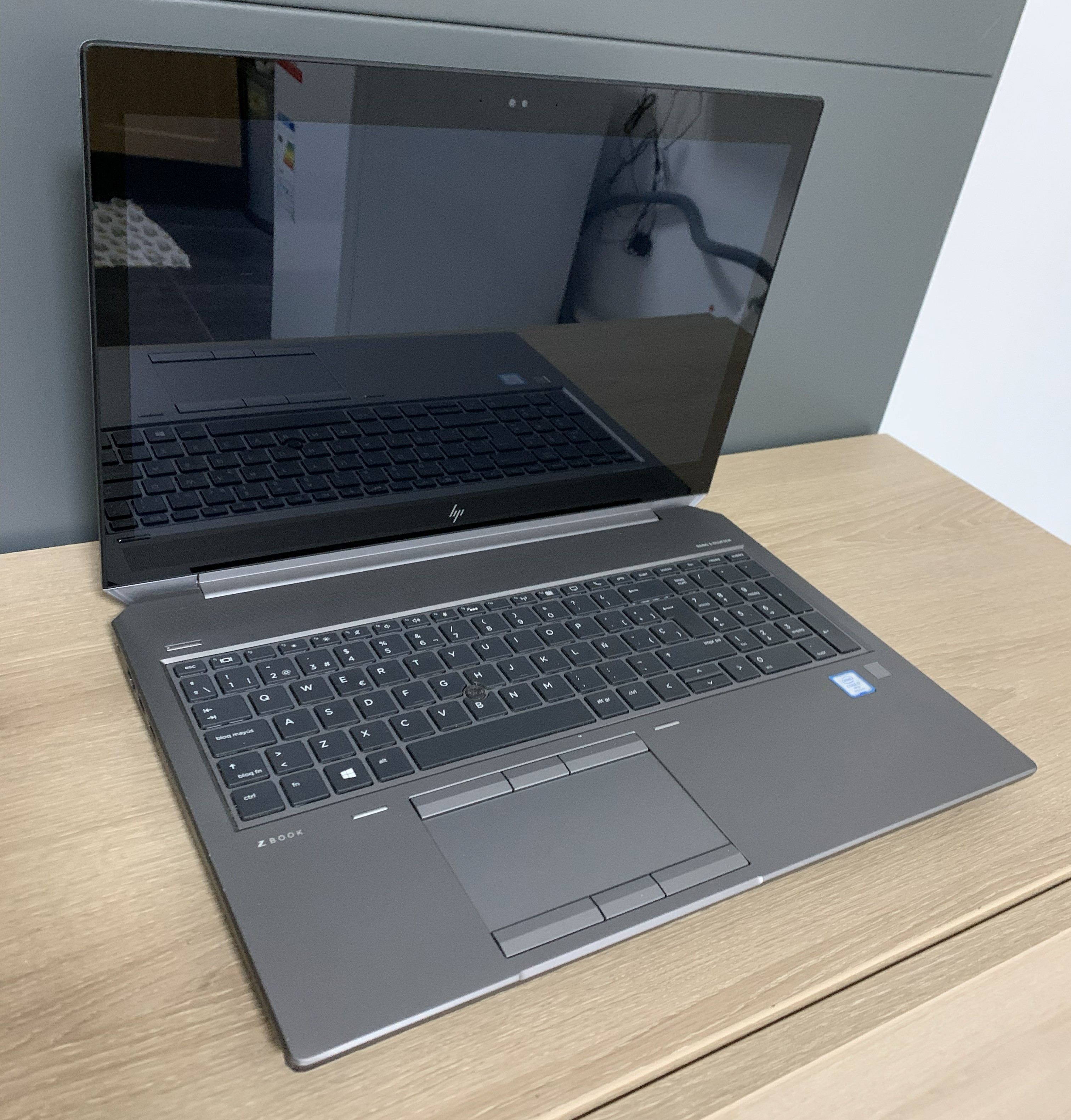 HP ZBook 15 G5 i7-8850H TOUCH 32GB 256GB SSD+ 1TB HDD P1000 4K W11 A-Ware3