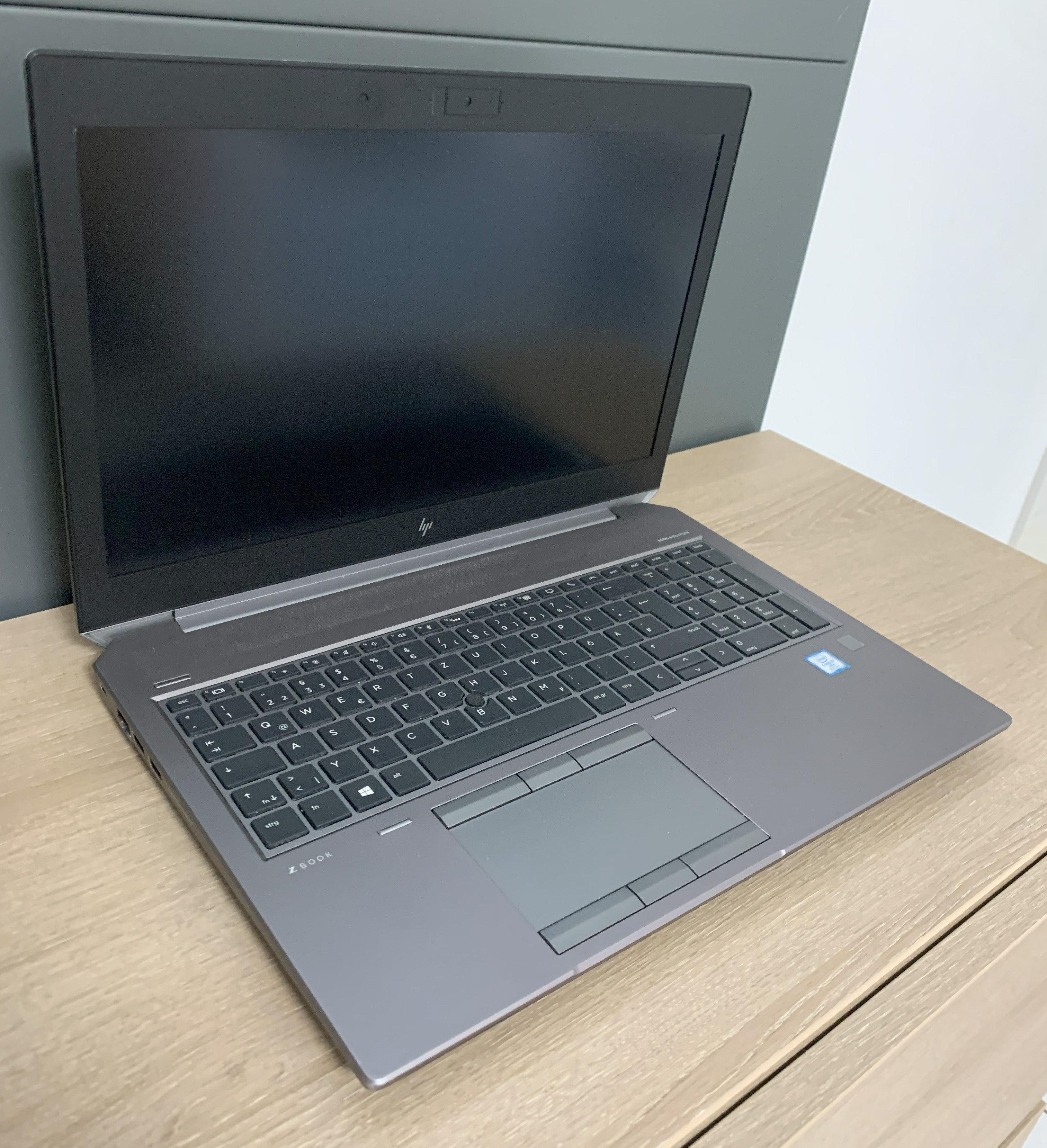 HP ZBook 15 G5 i7-8850H 16GB RAM 512GB M.2 SSD Quad P2000 4GB CAM W11 B-Ware7 HP ZBook 15 G5 i7-8850H 16GB RAM 512GB M.2 SSD Quad P2000 4GB CAM W11 B-Ware7