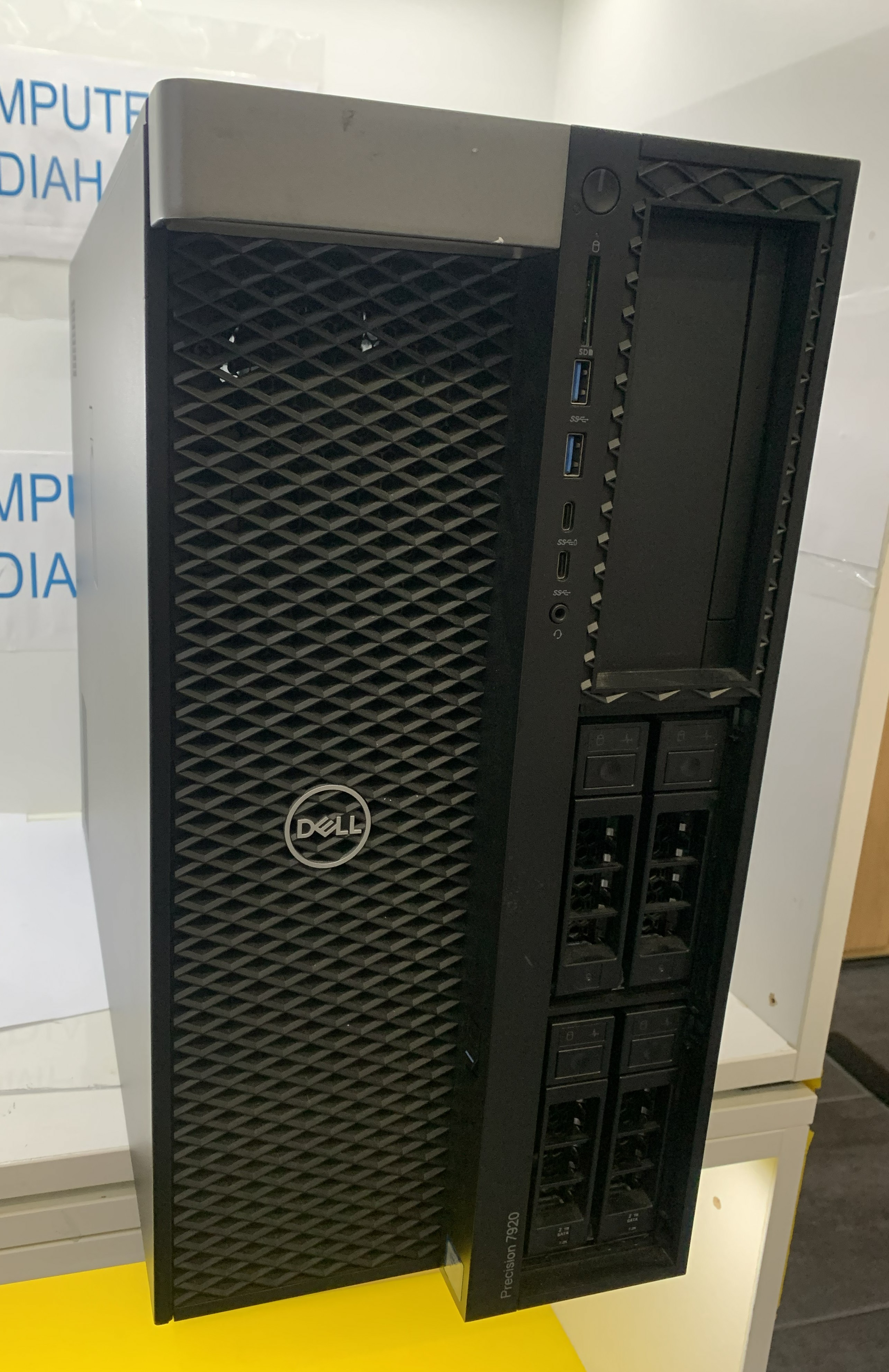 Dell Precision 7920 Tower 2x Xeon Gold 6134 32GB 1TB SSD Radeon WX 3200 W11 A11