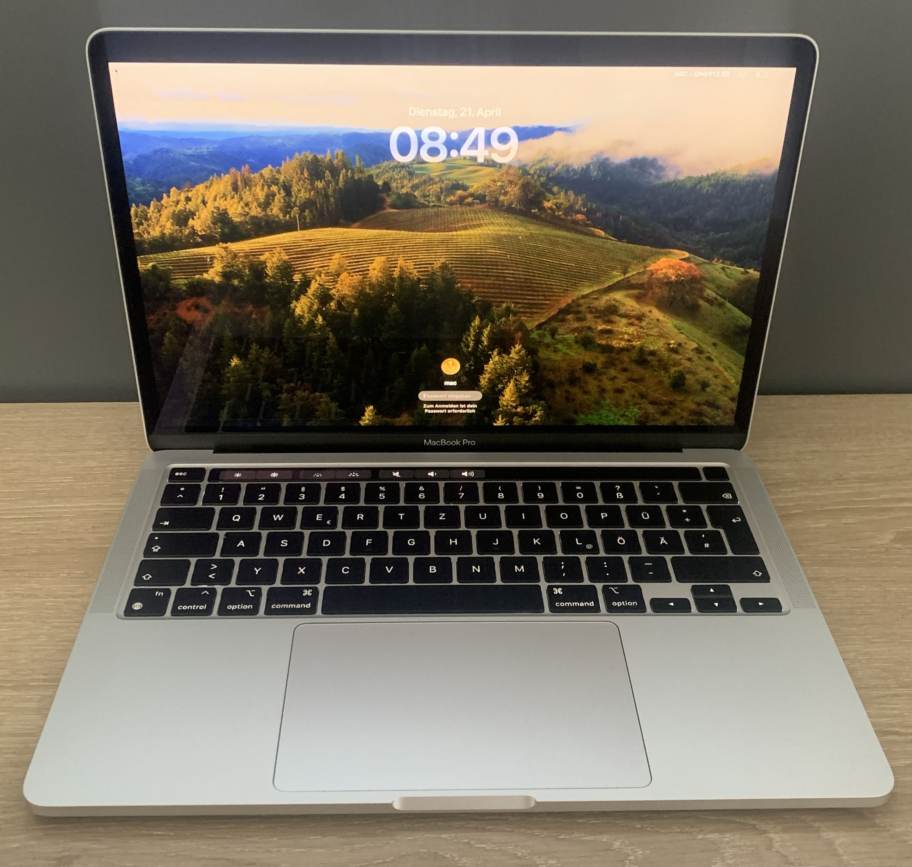 MacBook Pro A2338 2022 M2 8 CPU/ 10 GPU 16GB RAM 256GB NVMe CAM macOS A-Ware39