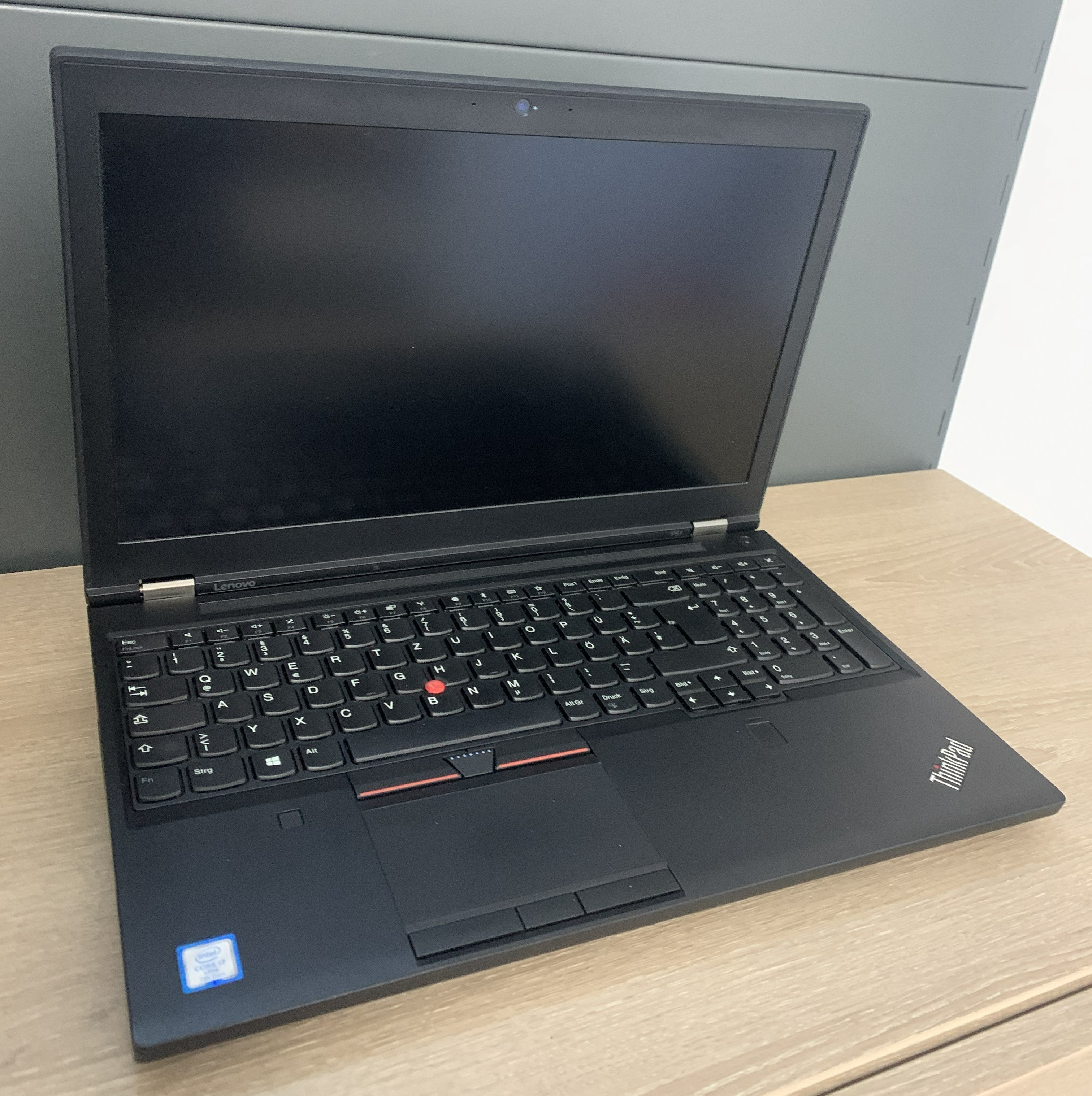 Lenovo Thinkpad P51 i7-7820HQ 16GB DDR 512GB M.2 SSD M2200 4GB CAM W10 B-Ware16