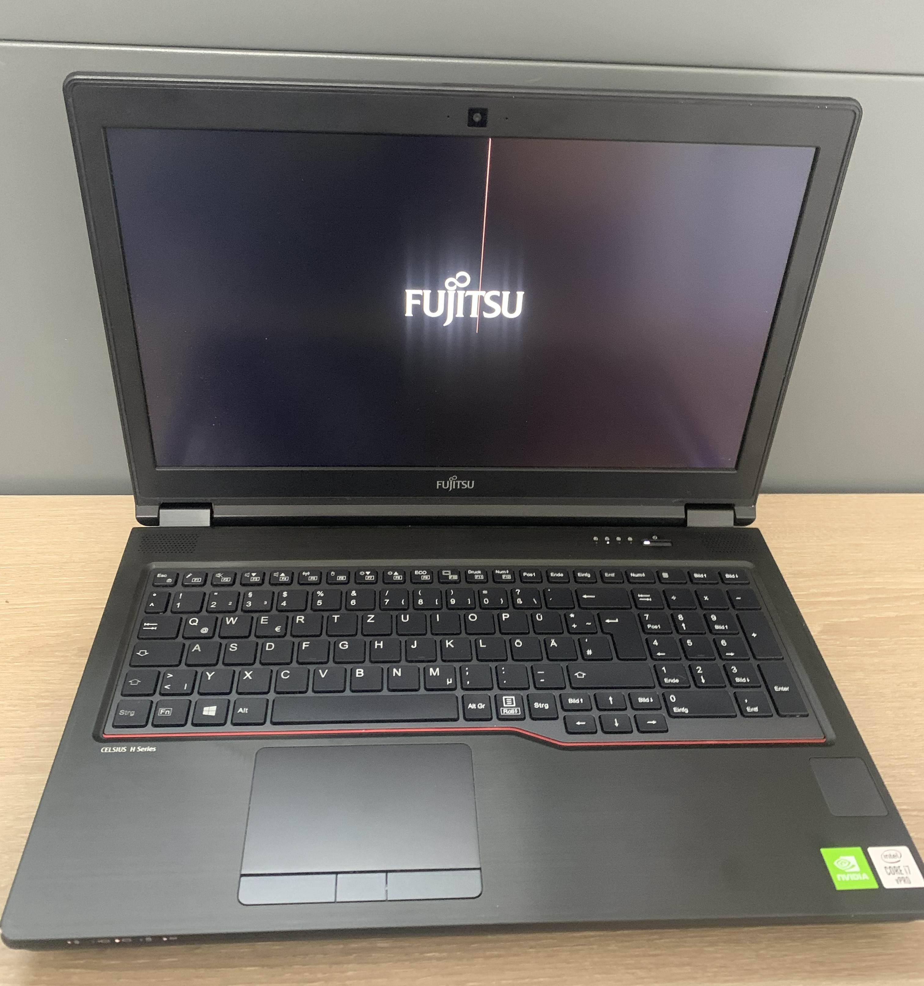 Fujitsu Celsius H7510 i7-10850H 32GB DDR 512GB NVMe T1000 4GB CAM W11 C-Ware8