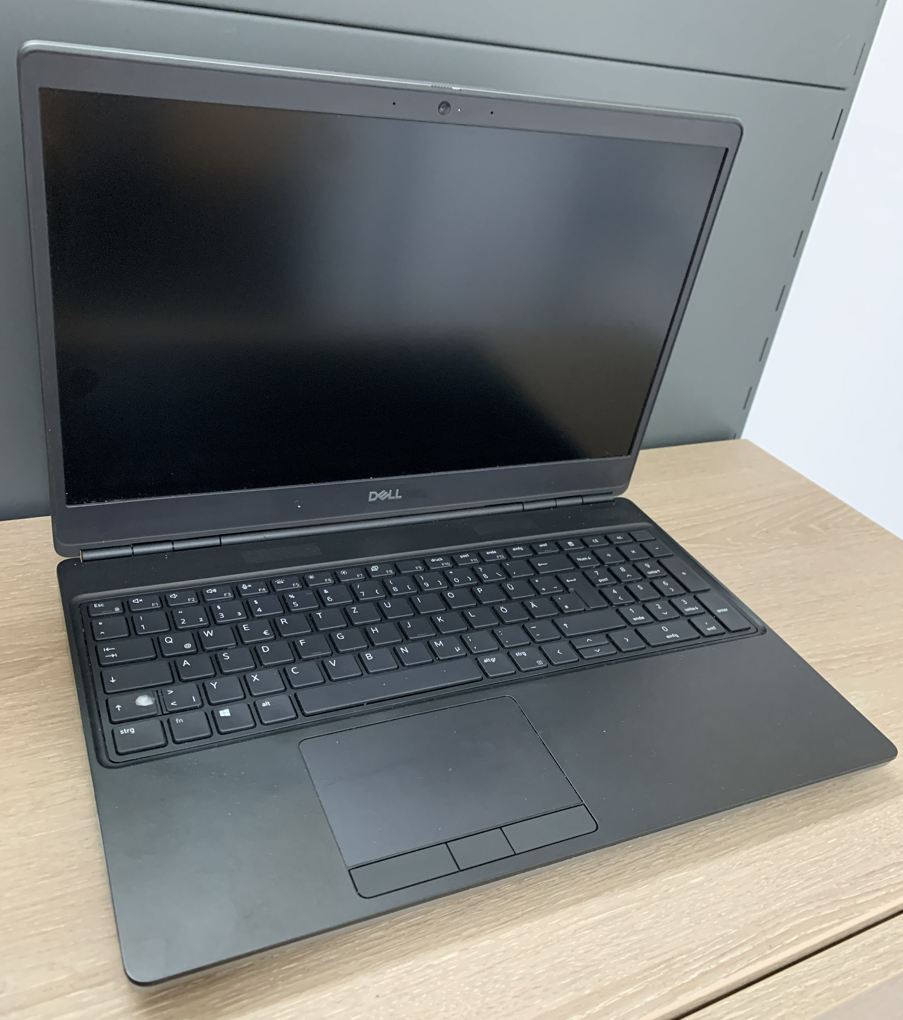 Dell Precision 7550 15,6" i7-10750H 32GB DDR 512GB M.2 SSD T2000 4GB W11 B-Ware5