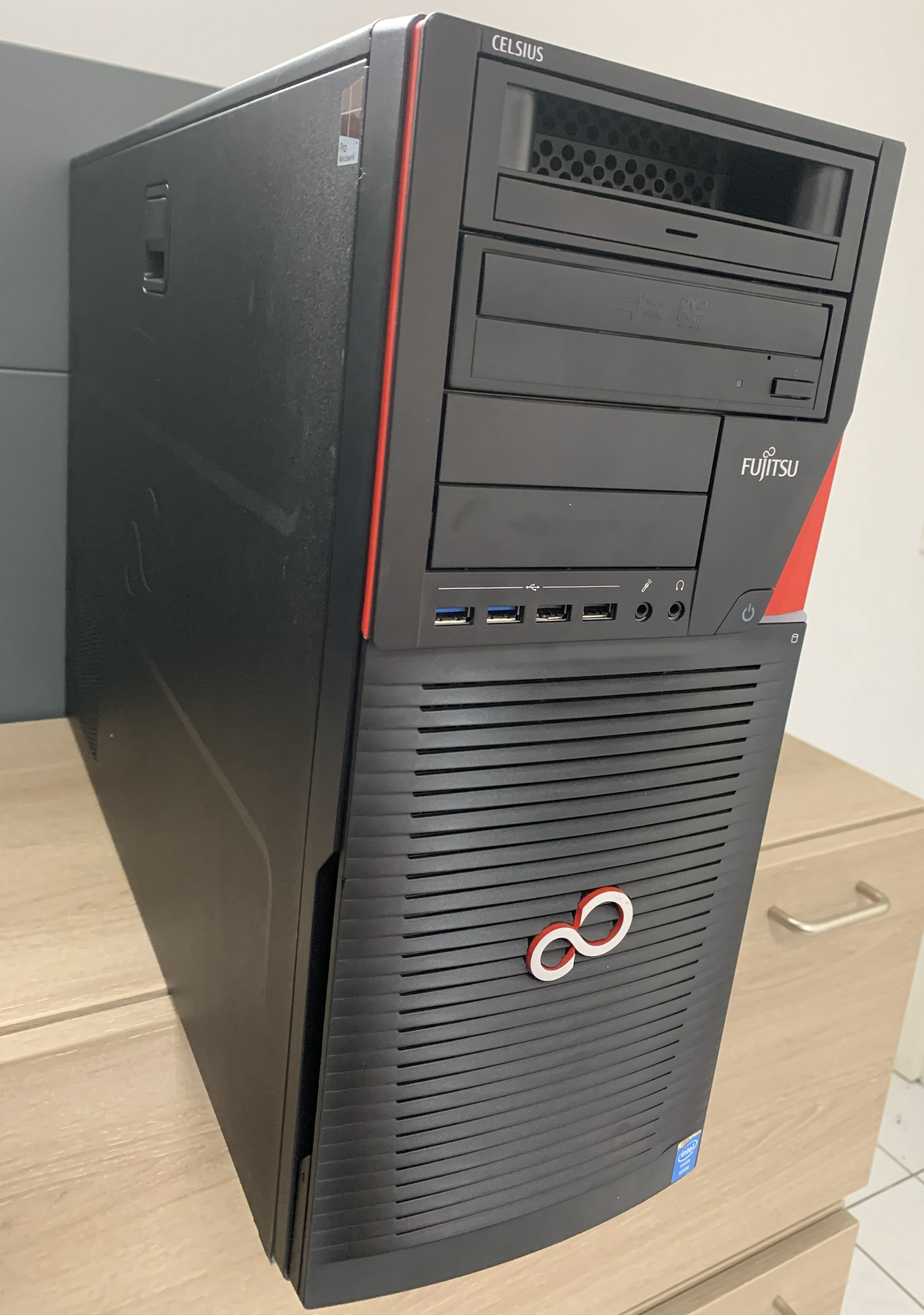Fujitsu Celsius R940n SERVER 2x Xeon E5-2687w 64GB DDR NVS 315 DVD ohne HDD