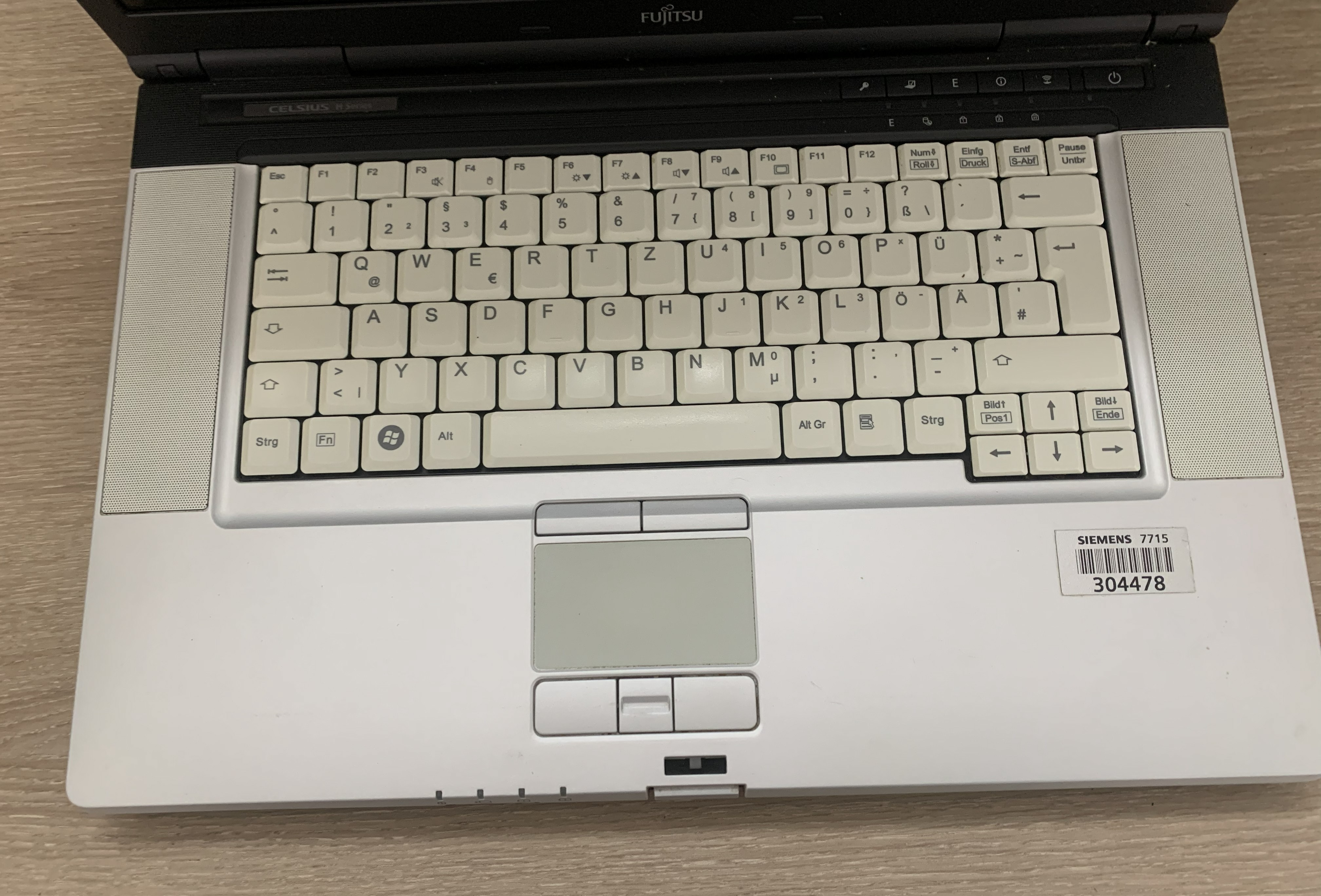 Fujitsu Celsius H710  i7-2720QM 4GB DDR 500GB HDD 1000M CAM RW Biospassword2