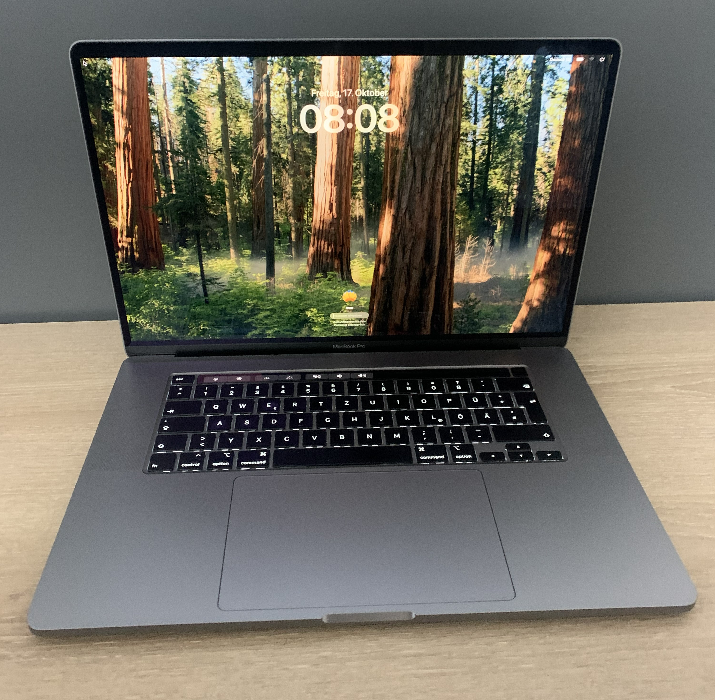 MacBook Pro A2141  16" i7-9750H 32GB 512GB NVMe Radeon Pro 5300M MacOS A-Ware7