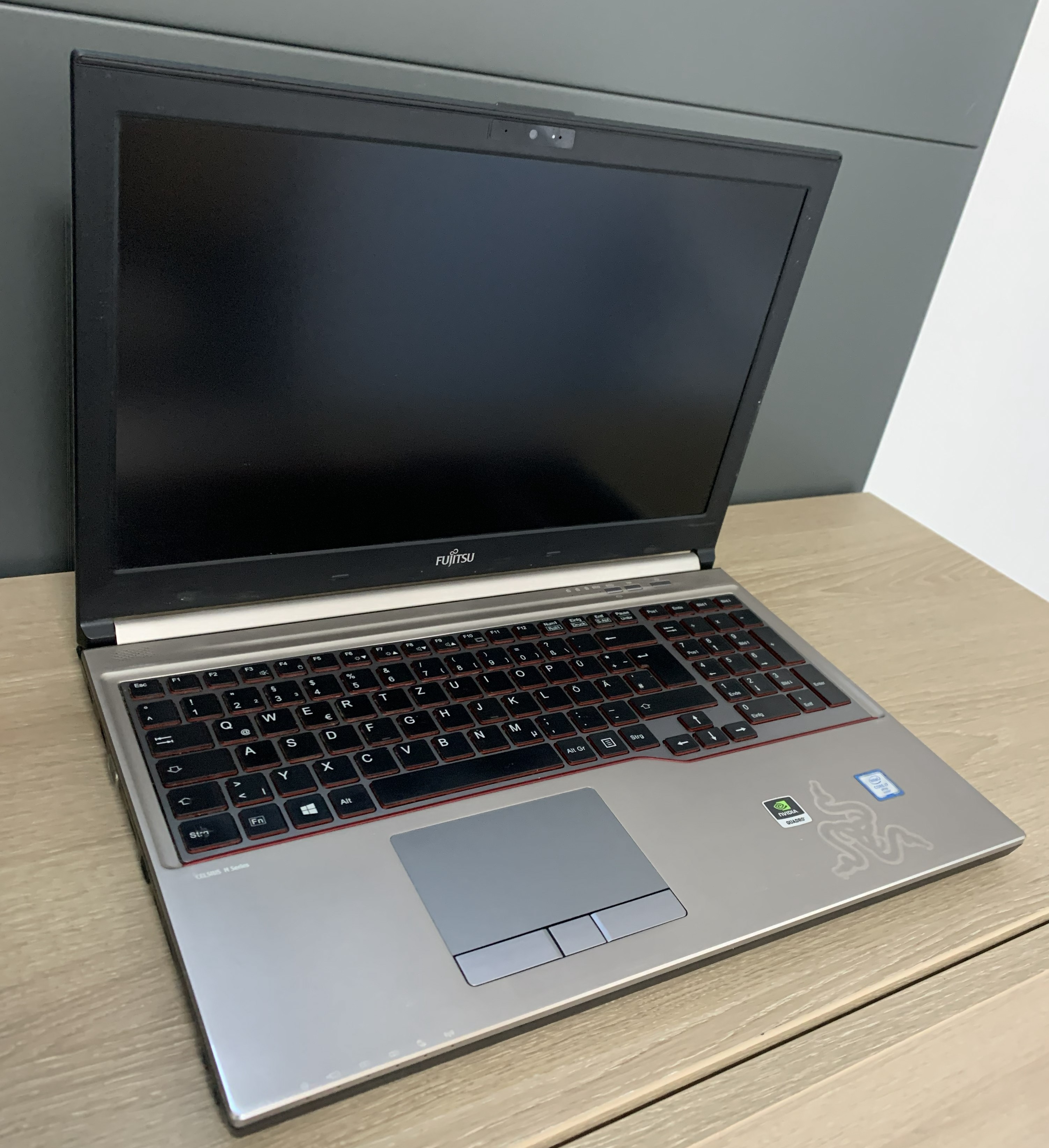 Fujitsu Celsius H760 i7-6820HQ 16GB DDR SSD M2000M 4GB ohne HDD W10 B-Ware2