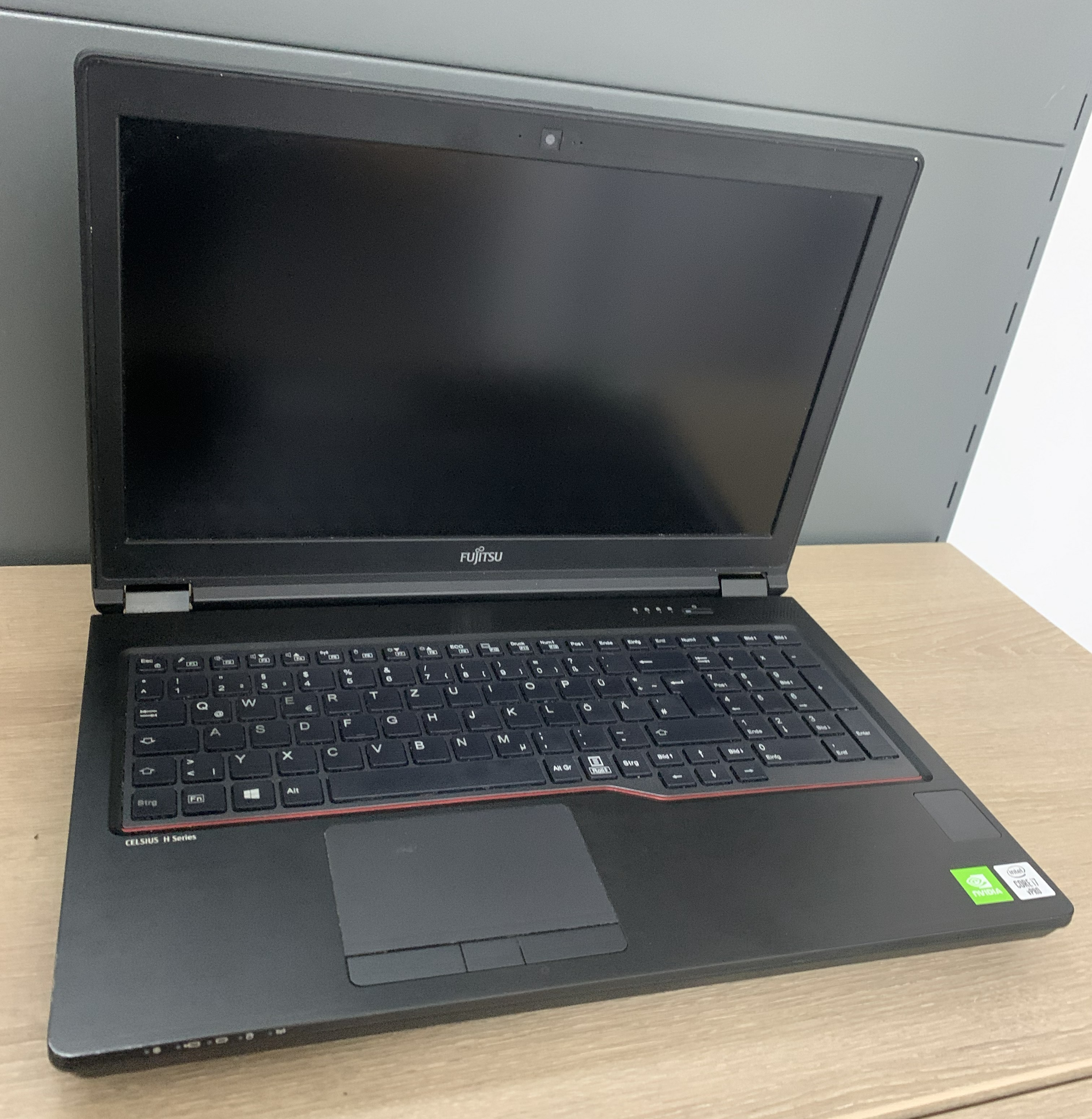 Fujitsu Celsius H7510 i7-10850H 32GB DDR 512GB NVMe T1000 4GB CAM W11 B-Ware6