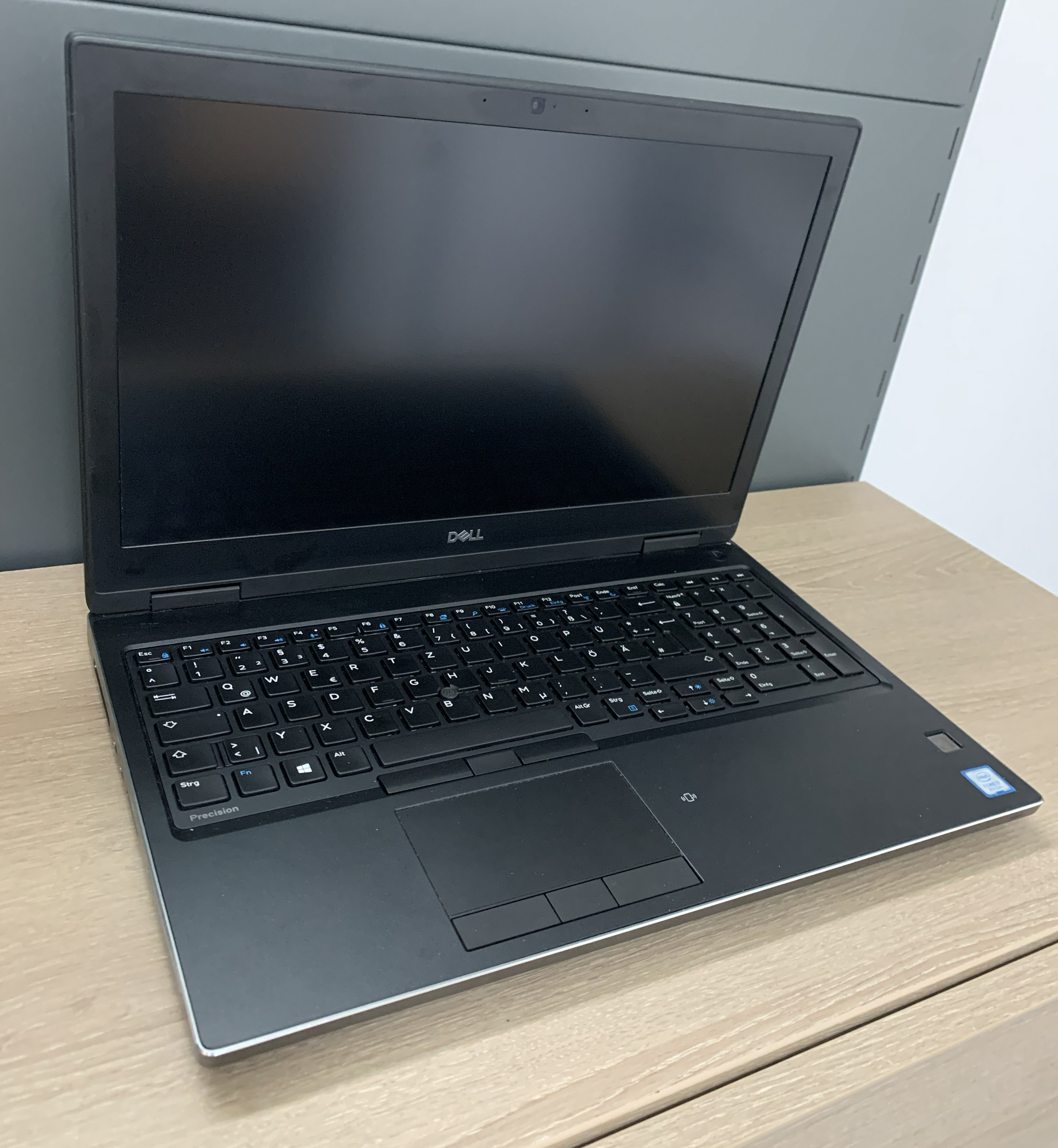 Dell Precision 7530 i7-8850H 32GB DDR 512GB M.2 SSD P2000 4GB CAM W11 A-Ware