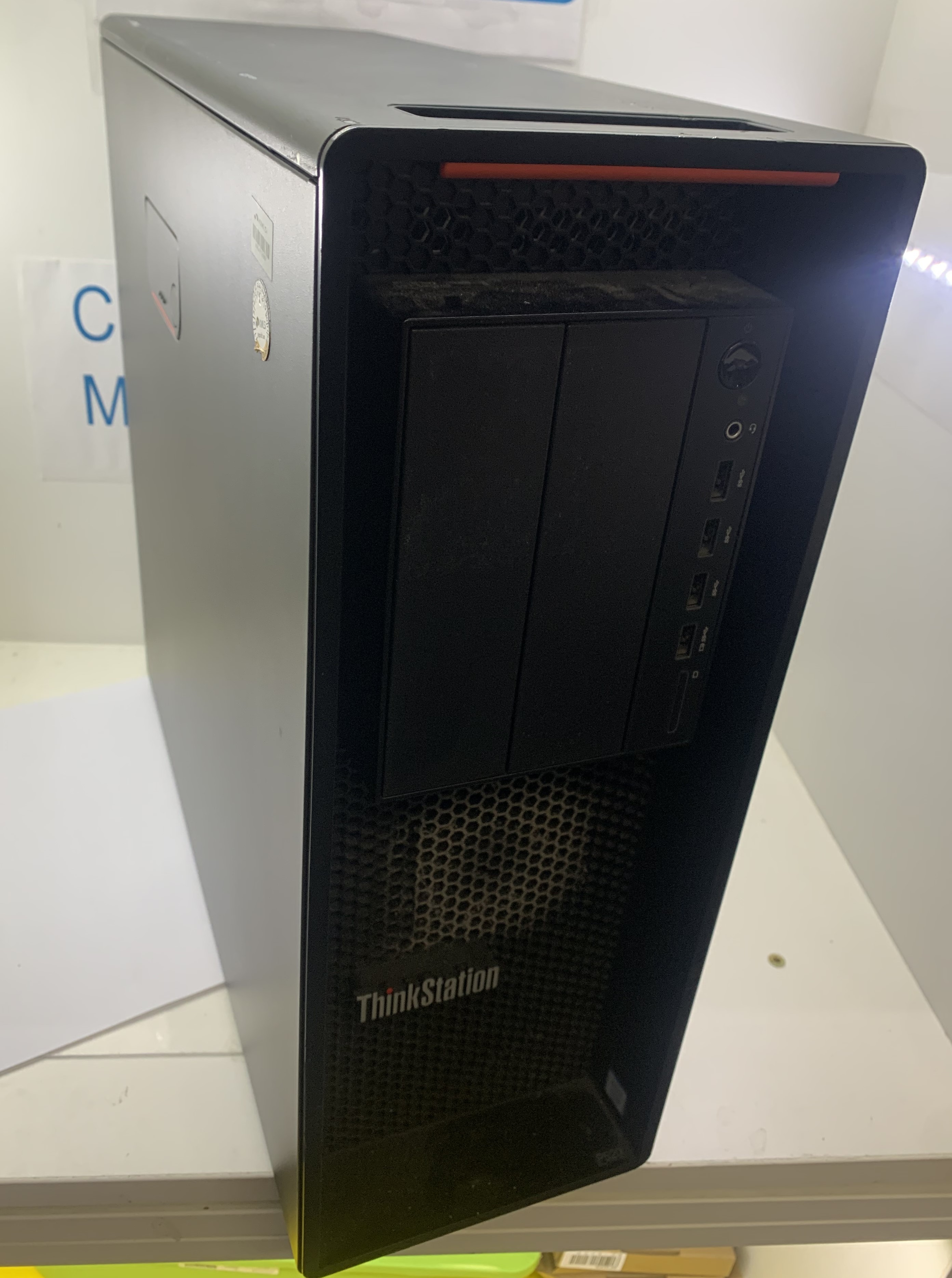 Lenovo ThinkStation P520 Xeon W-2223 16GB 256GB SSD Ohne Grafikkarte W11 B-Ware