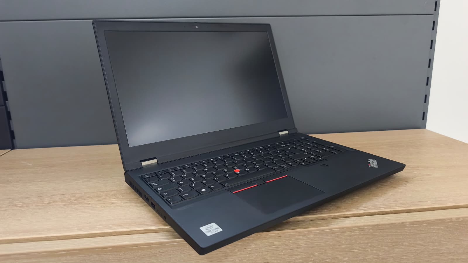 Lenovo Thinkpad P15 G1 i7-10875H 32GB 1TB M.2 SSD RTX 3000 6GB CAM W11 A-Ware