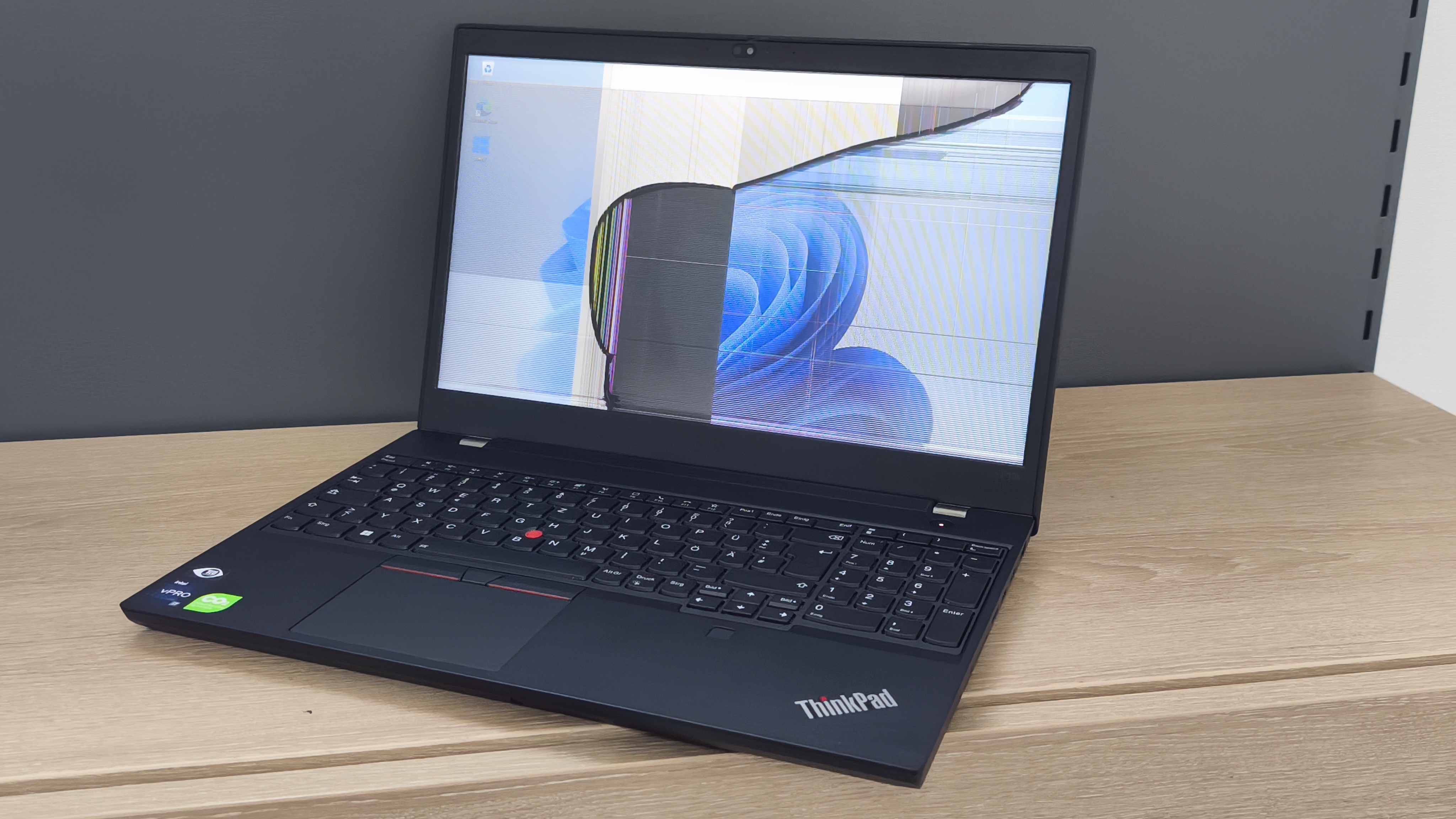 Lenovo Thinkpad P15v G3 i7-12800H 32GB DDR 1TB M.2 SSD T600 4GB W11  C-Ware2