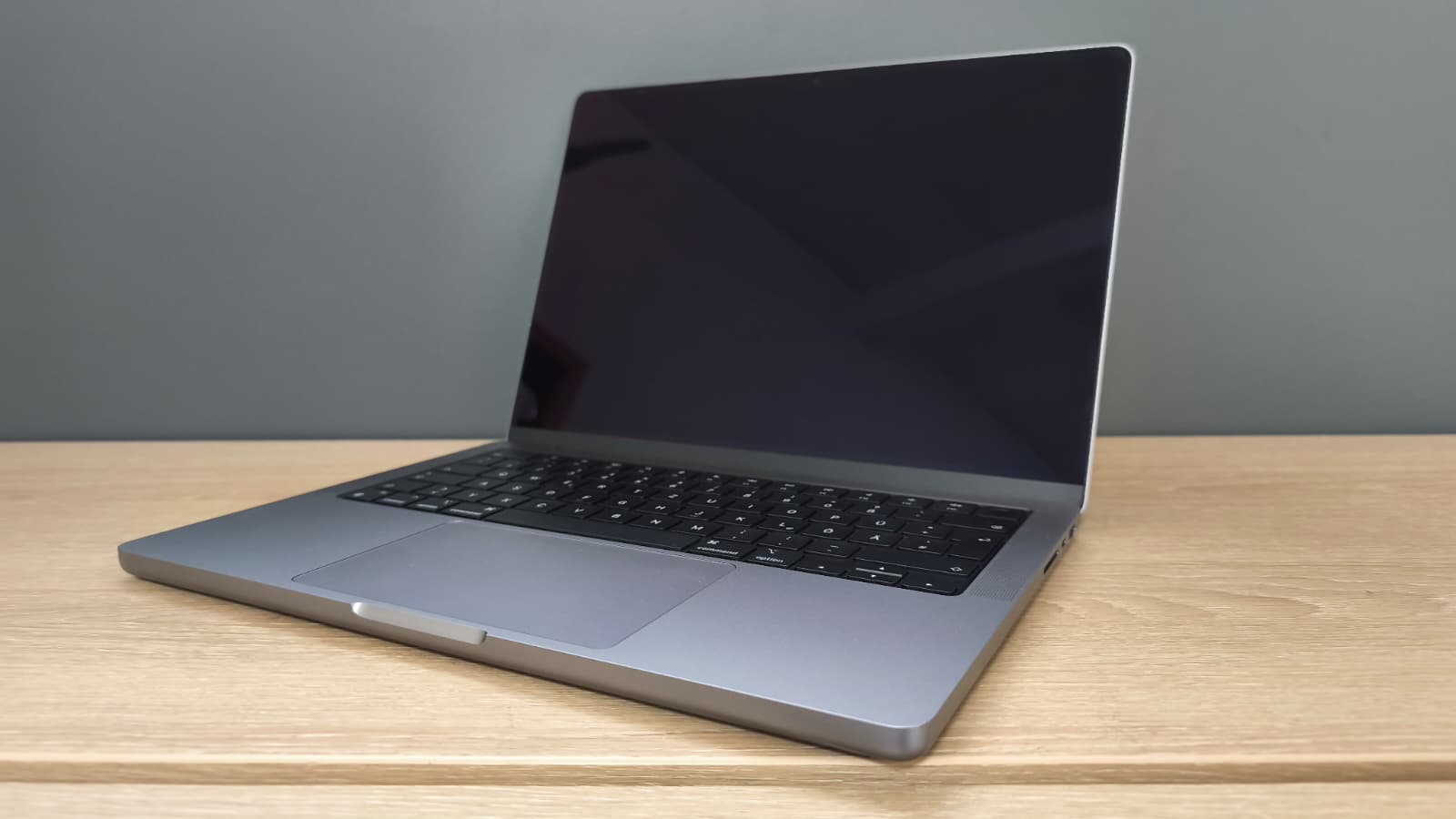 MacBook Pro A2442 14" M1 Pro 8 CPU/14 GPU 32GB DDR 512GB NVMe macOS A-Ware9