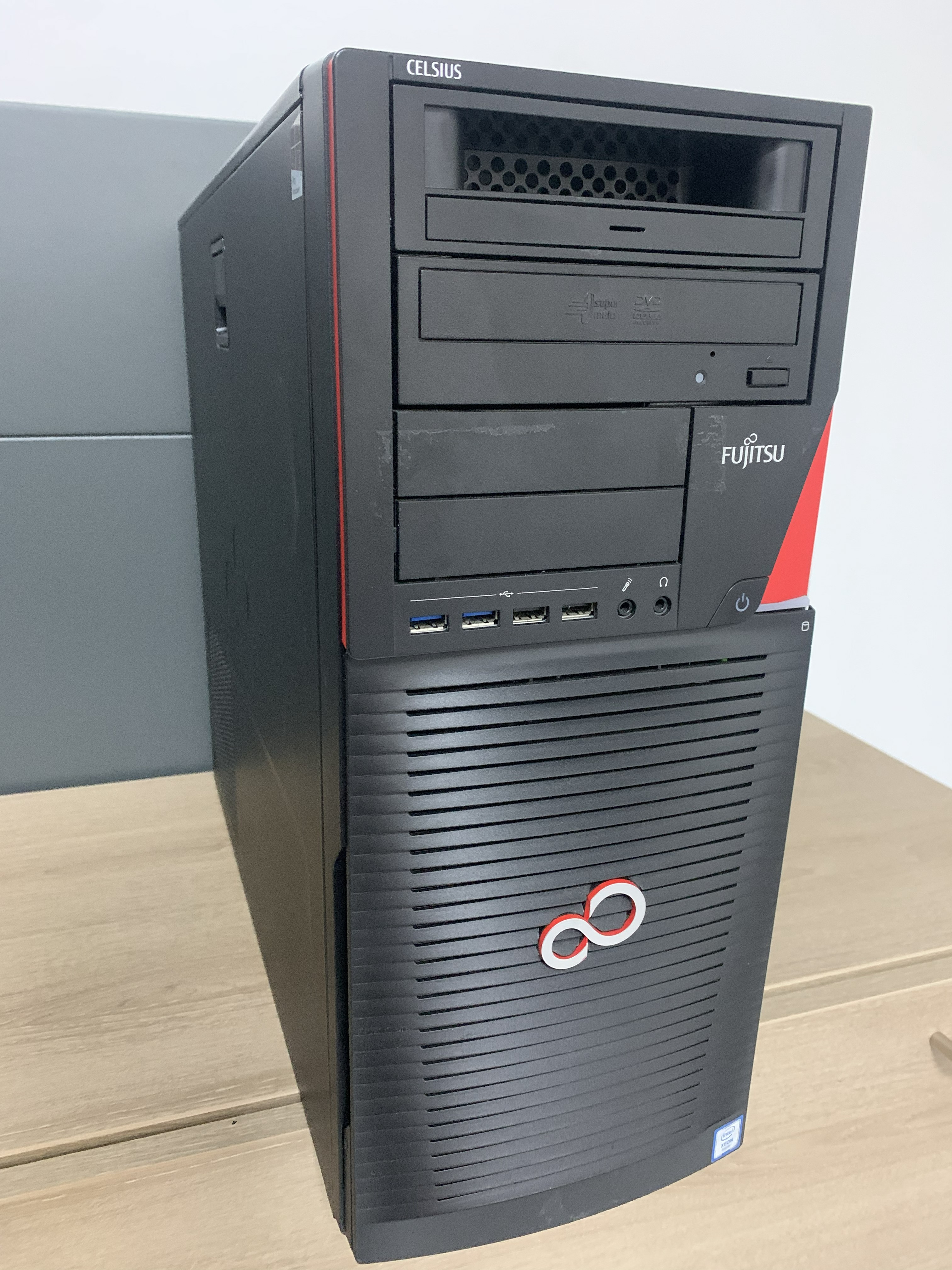 Fujitsu CELSIUS M740n Workstation Xeon E5-1620v3 16GB DDR 1TB HDD RW W10 A1