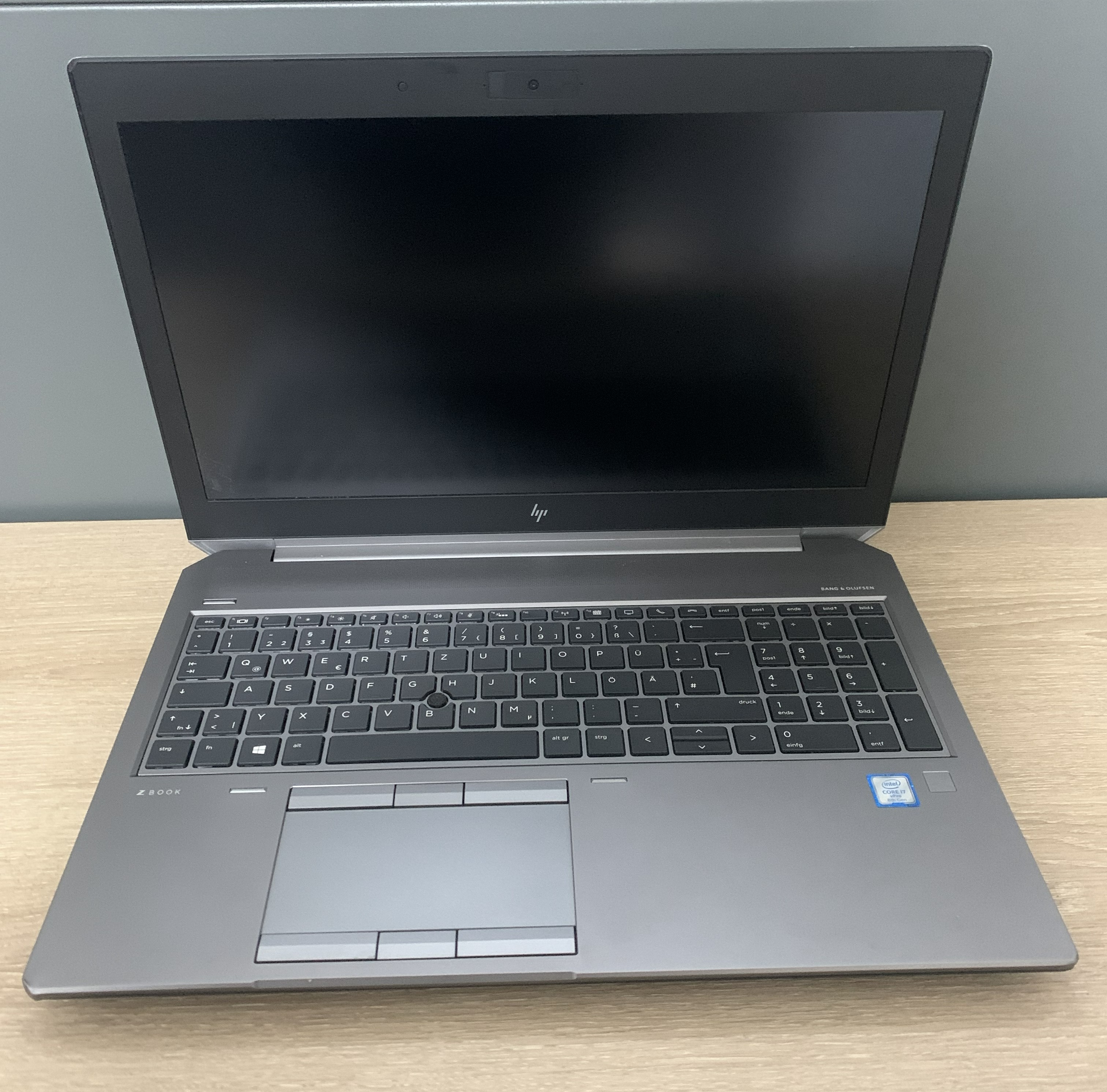 HP ZBook 15 G5 i7-8850H 32GB DDR 256GB M.2 SSD+1TB HDD P2000 4GB W11 B-Ware6 HP ZBook 15 G5 i7-8850H 32GB DDR 256GB M.2 SSD+1TB HDD P2000 4GB W11 B-Ware6