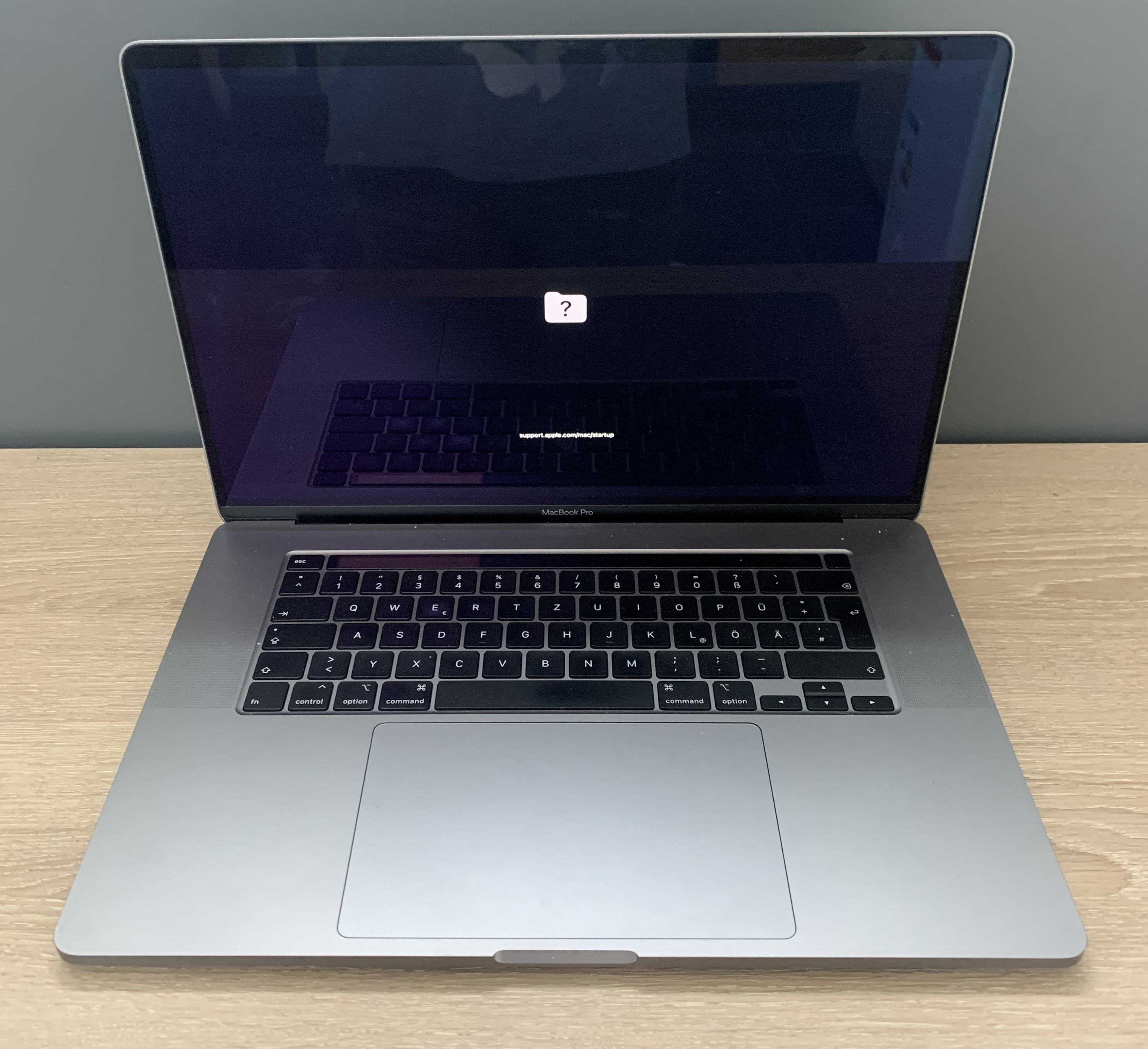 MacBook Pro 16"  2019 A2141 i9-9980HK 32GB Radeon 5300M macOS Bastlerware15