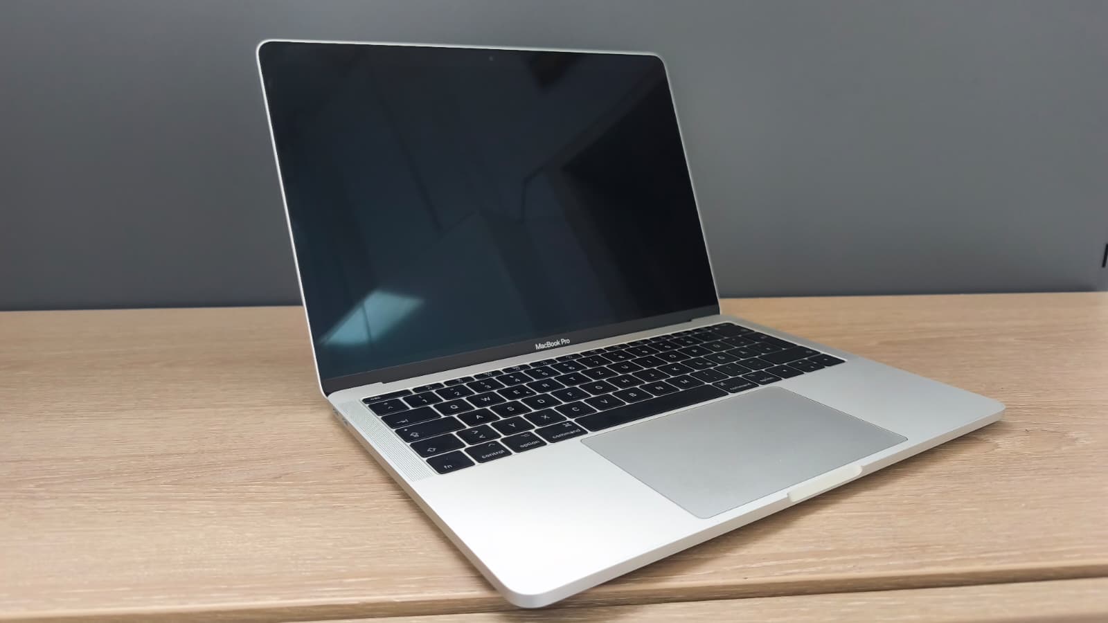 MacBook Pro A1708 13,3" i5-7360U 16GB DDR 512GB NVME Iris Plus CAM A-Ware