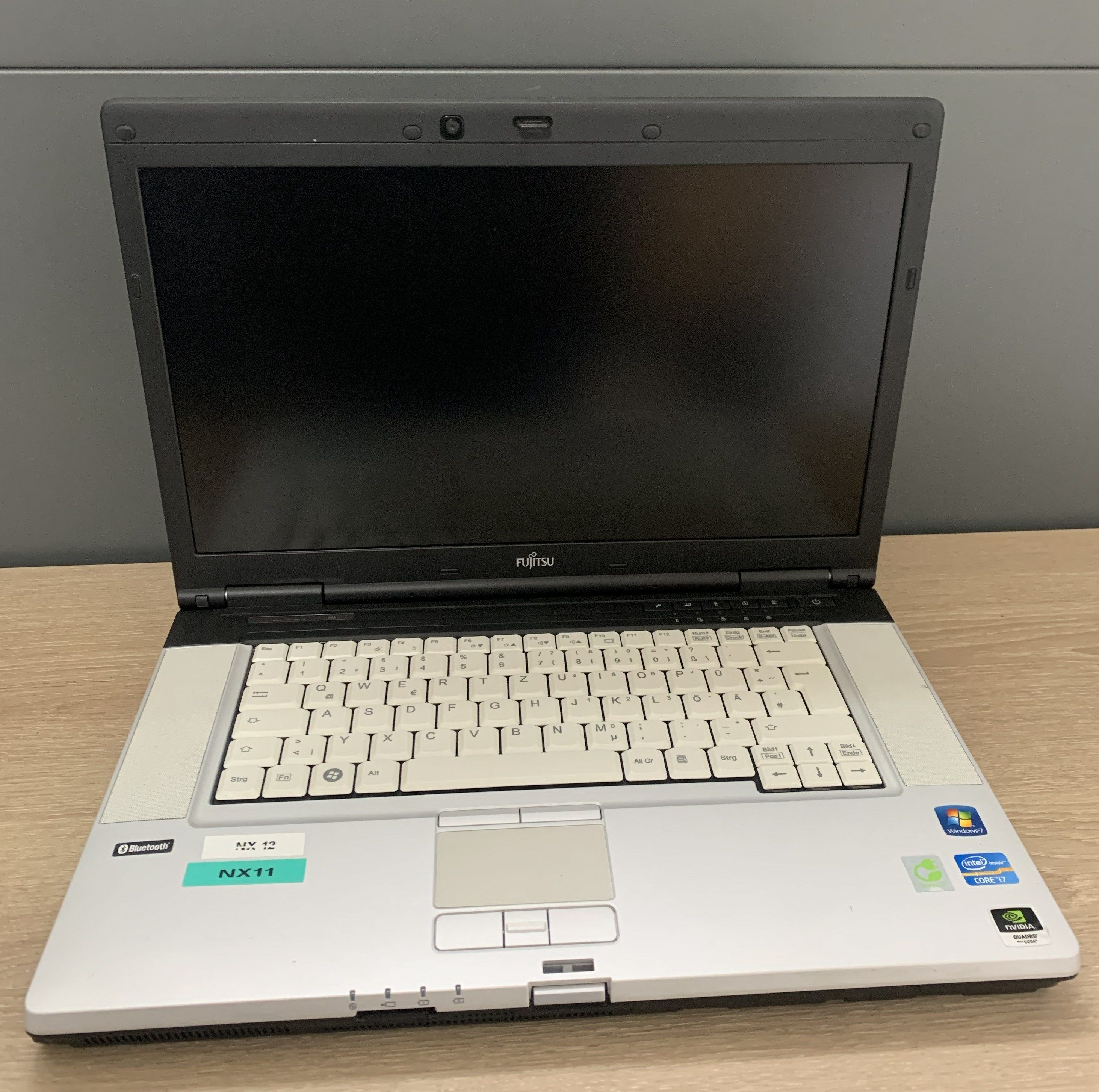 Fujitsu Celsius H710  i7-2720QM 2GB DDR Quadro 1000M CAM Ohne Festplatte B-Ware1