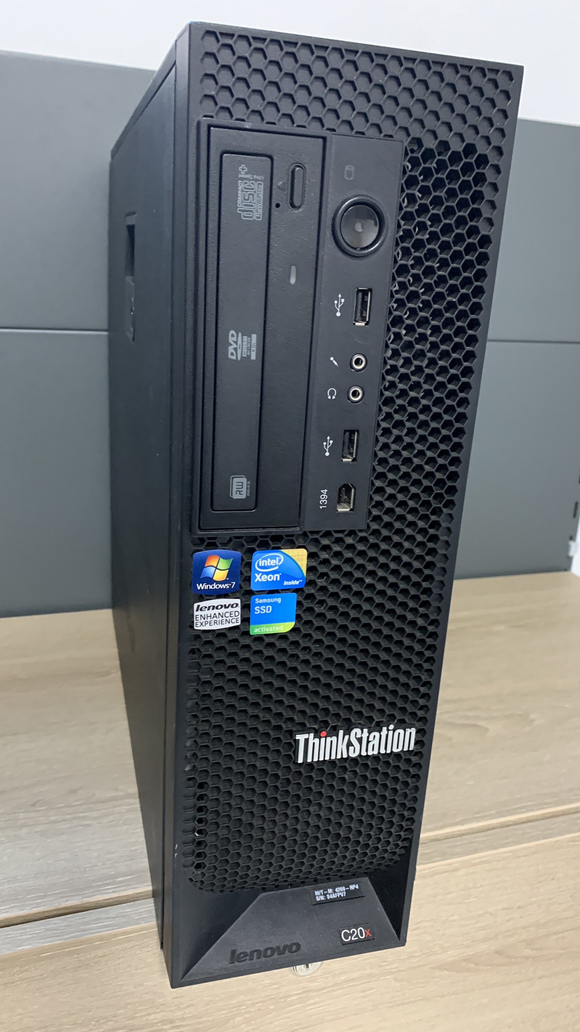 Lenovo Thinkstation C20x Xeon E5-5620 8GB DDR 500GB HDD Quadro 410 RW