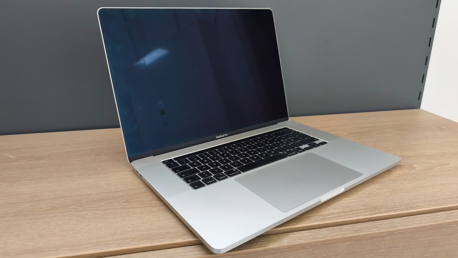 MacBook Pro 16" A2141 i7-9750H 16GB 512GB NVMe Radeon 5300M macOS B-Ware45