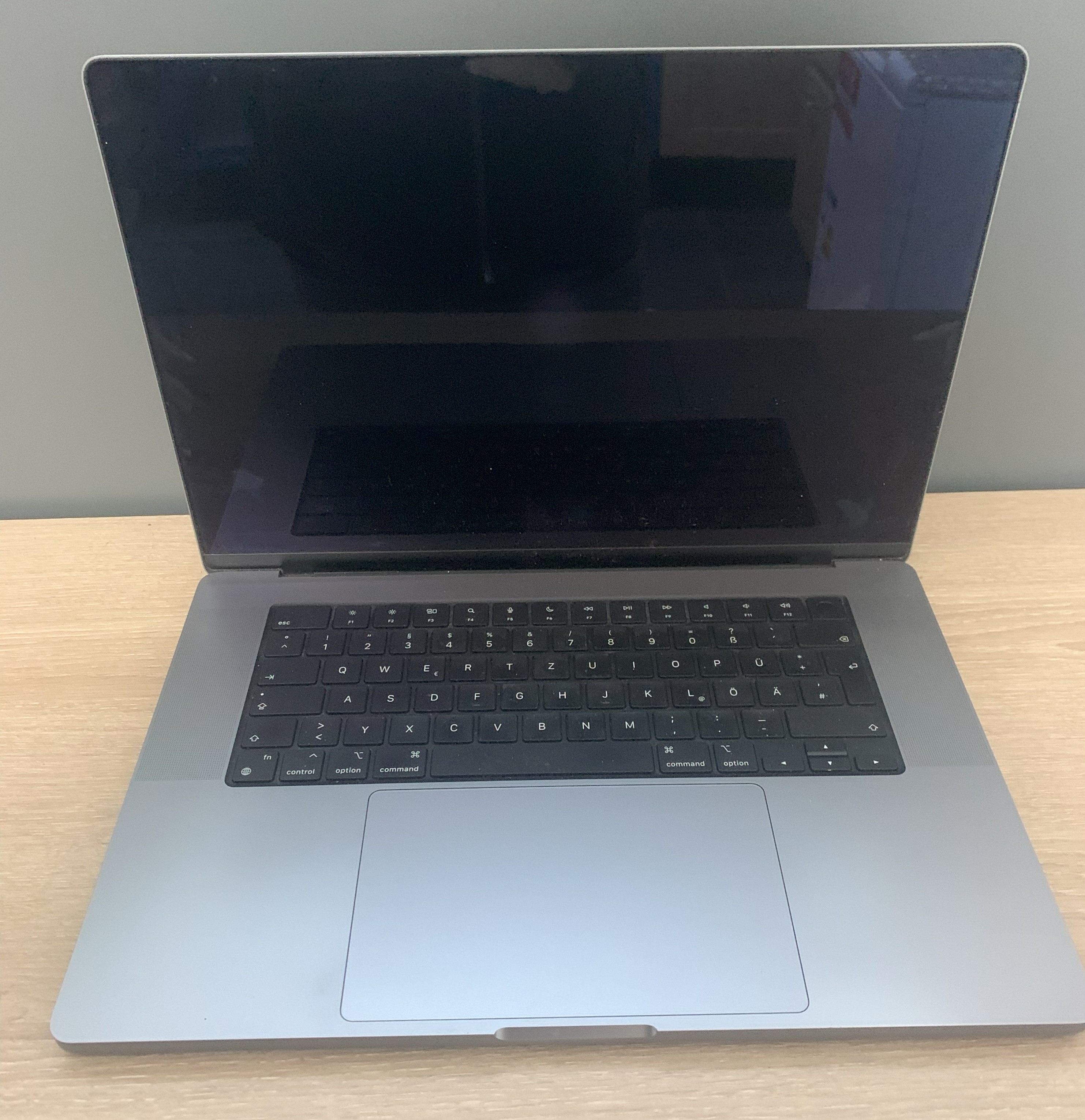 MacBook Pro A2485 16"  M1 Pro 10 CPU/ 16GPU 32GB DDR 512GB NVMe Bastlerware39