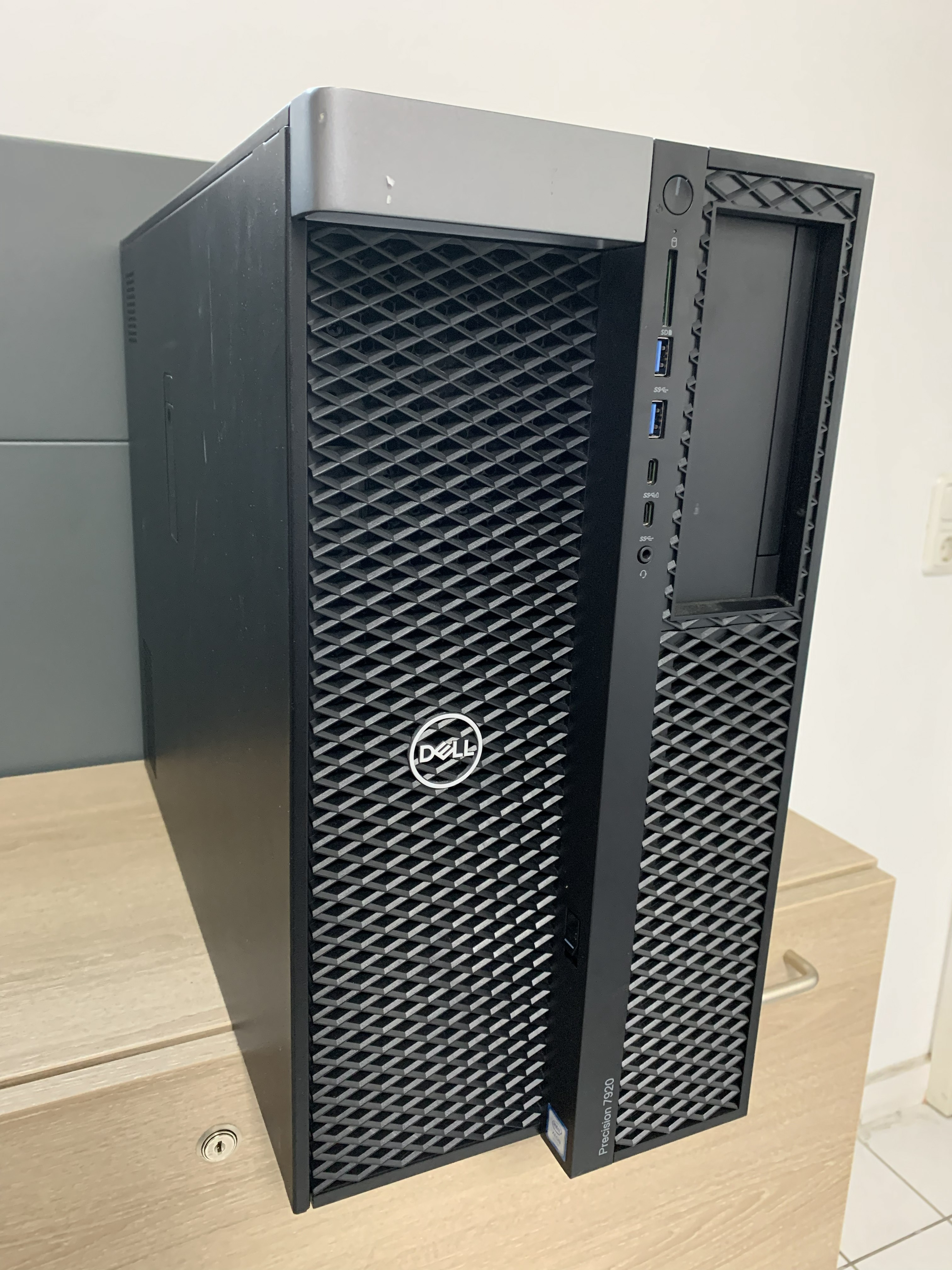 Dell Precision 7920 Tower 2x Xeon Gold 6134 64GB 512GB M.2 SSD P2000 5GB W11 A9