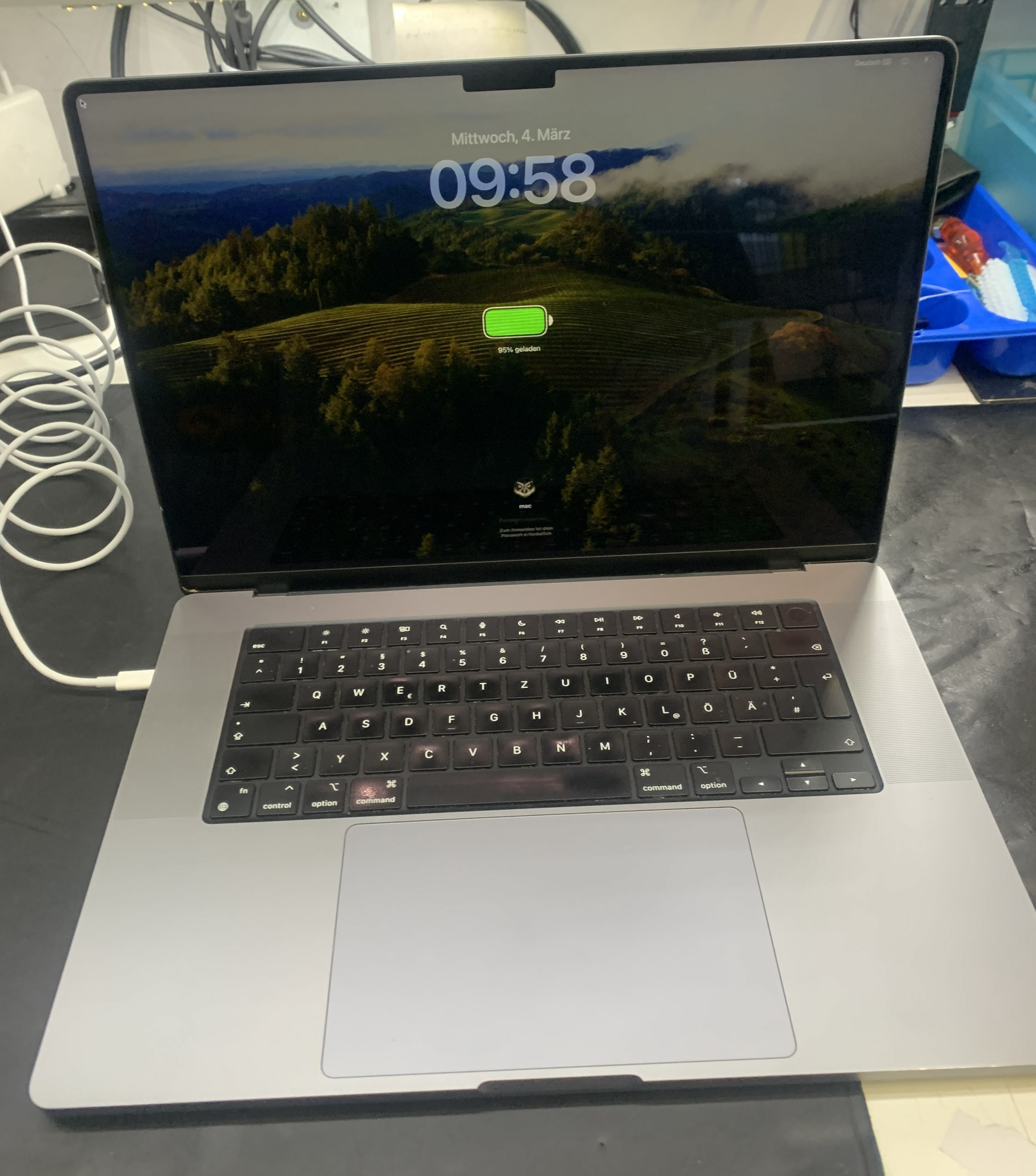 MacBook Pro A2485 16"  M1 Pro 10 CPU/ 16GPU 16GB DDR 512GB NVMe Bastlerware7