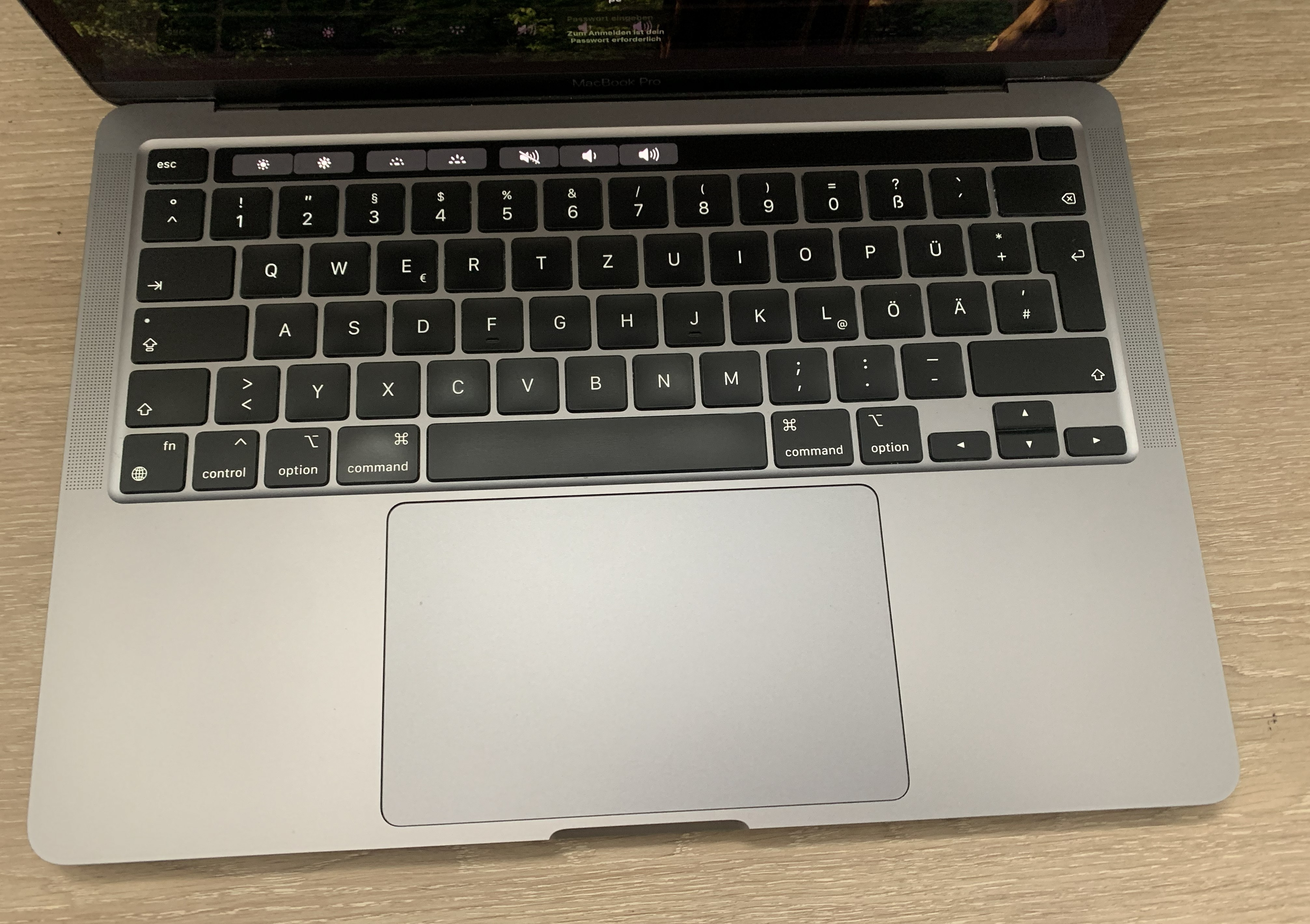 MacBook Pro A2338 13.3" M1 8 CPU/8 GPU 16GB 256GB NVMe CAM macOS A-Ware26