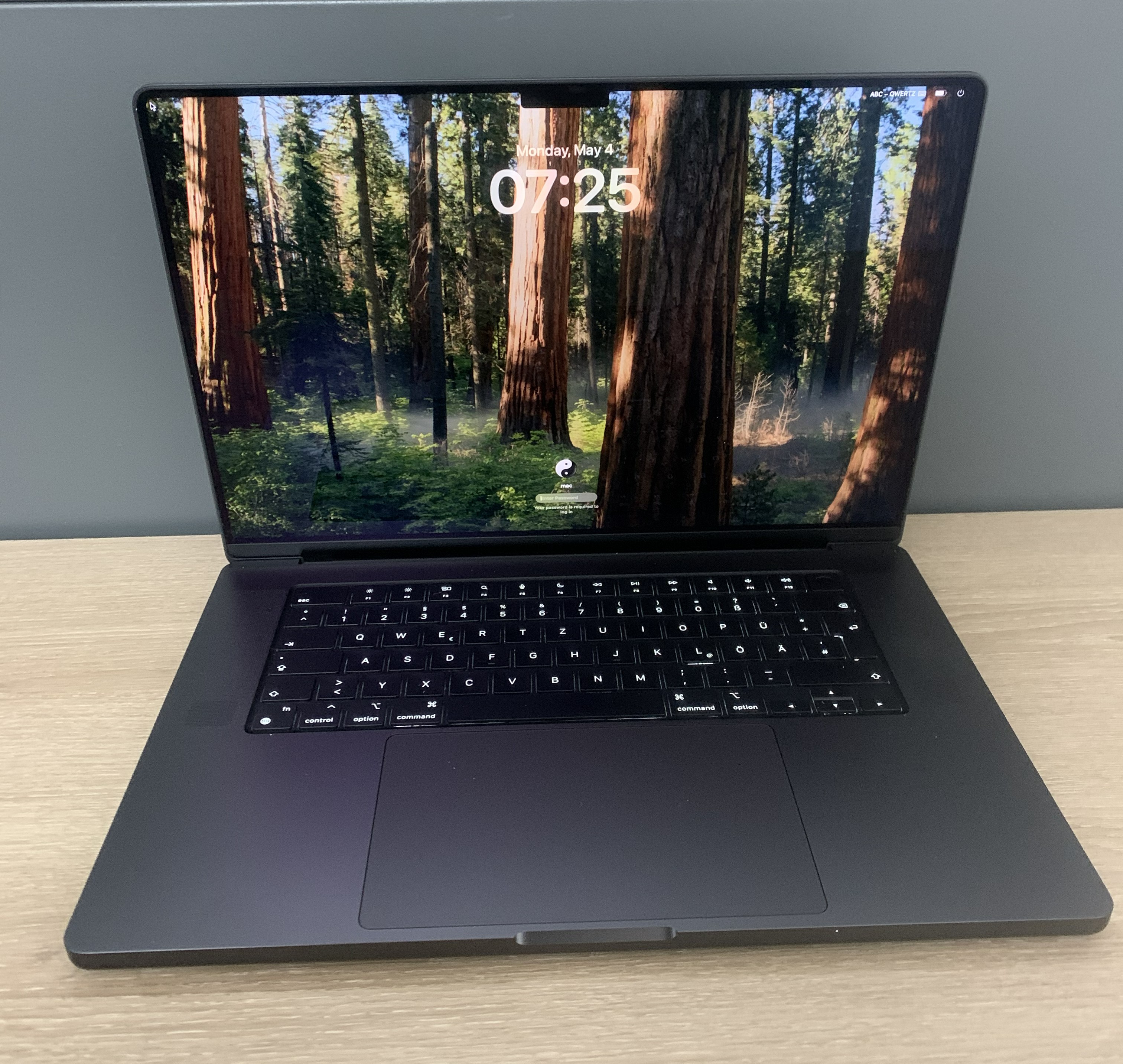 MacBook Pro  A2991 "M3 Pro" 12 CPU/18 GPU 36GB 512GB NVMe CAM macOS A-Ware14