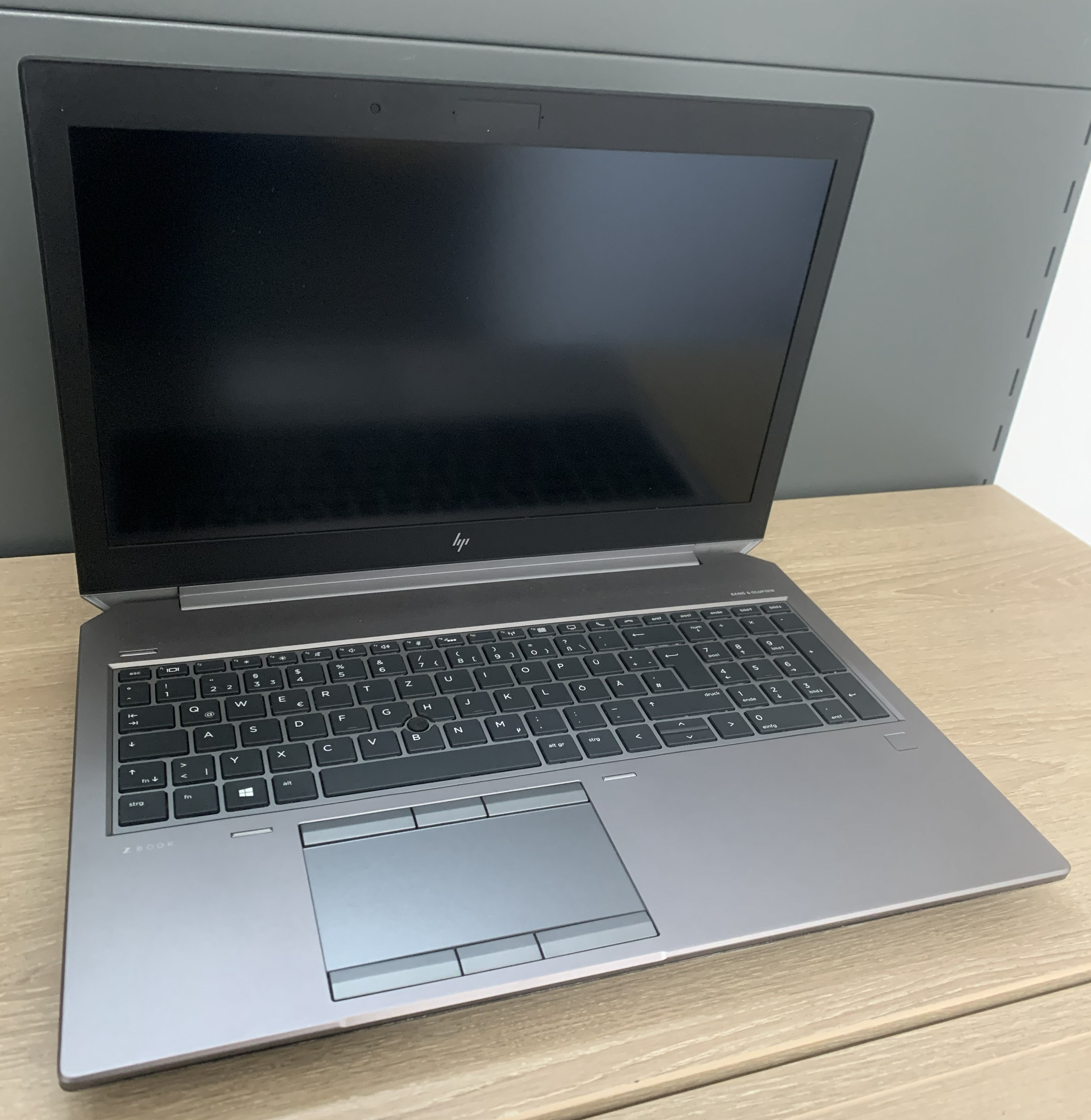 HP ZBook 15 G5 i7-8850H 32GB DDR 512GB M.2 SSD Quad P2000 4GB W11 A-Ware4