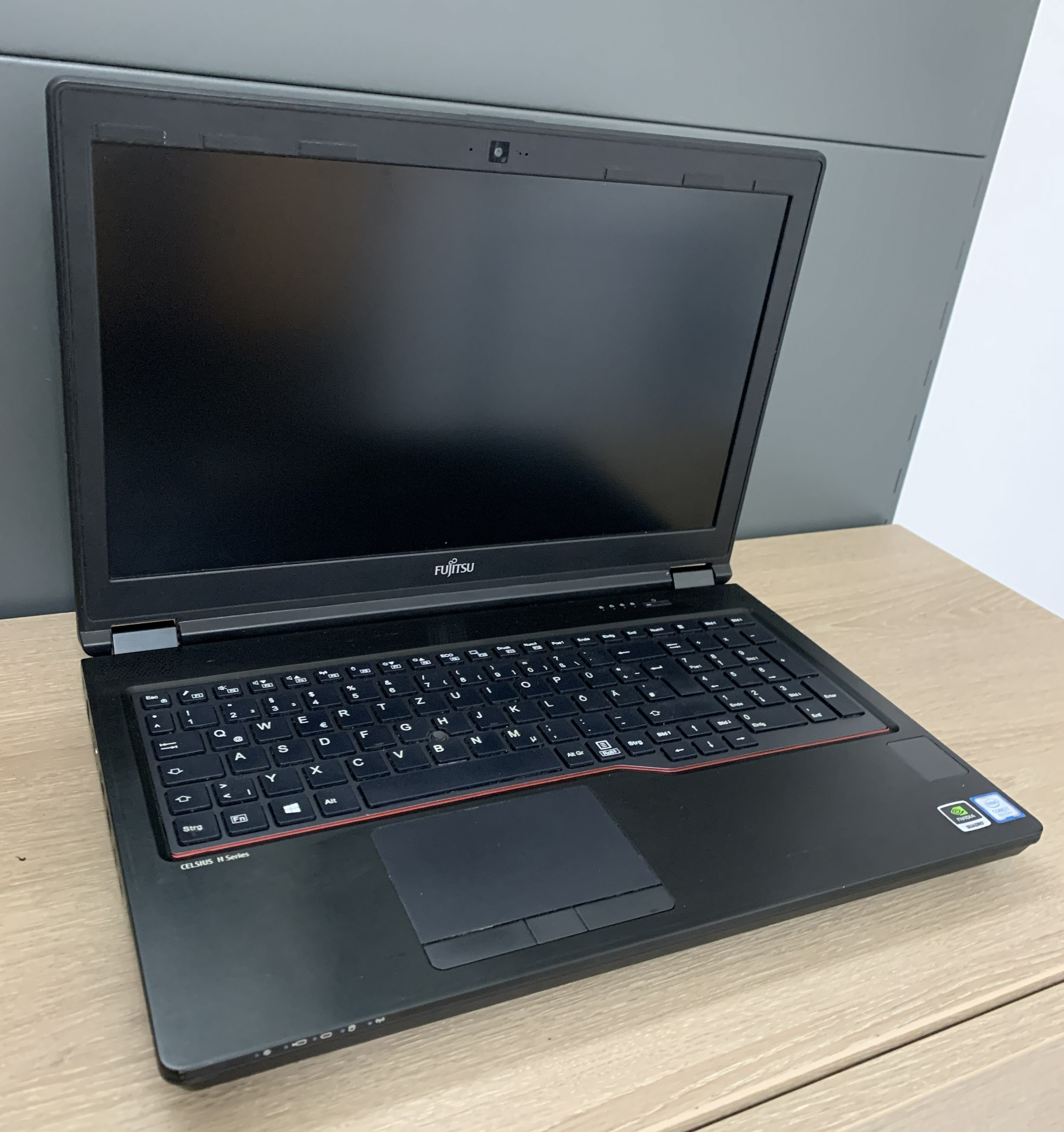 Fujitsu Celsius H780 15,6" i7-8750H 16GB 512GB NVMe P600 4GB CAM W11 B-Ware