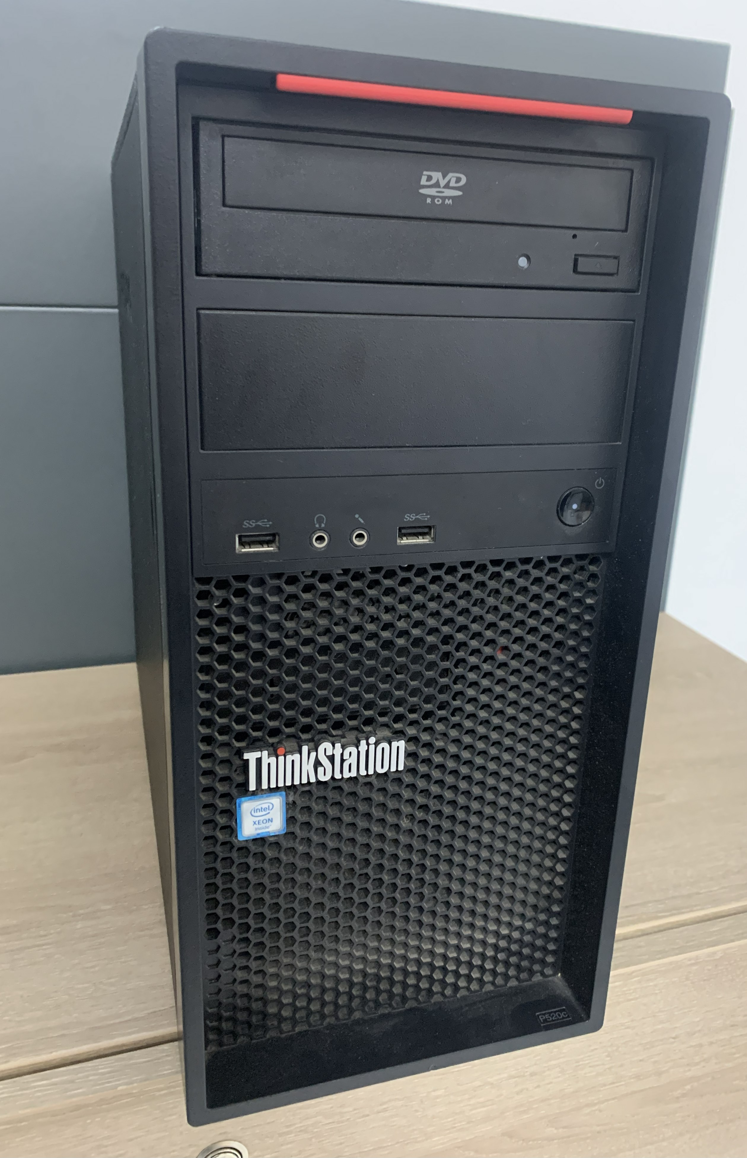 Lenovo ThinkStation P520c W-2133 64GB DDR 1TB M.2 SSD Quadro P5000 16GB DVD W11