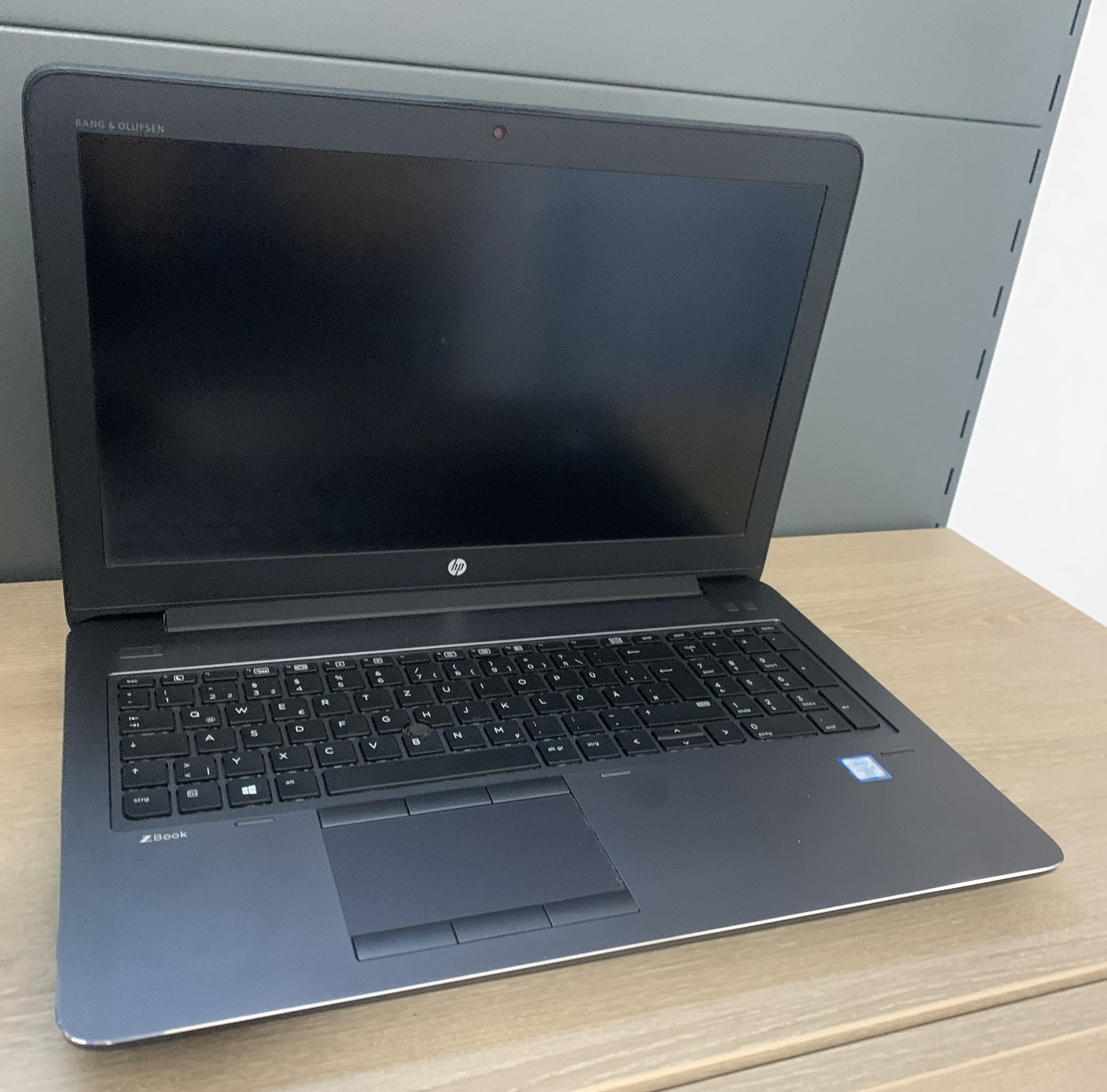 HP ZBook 15 G3 i7-6820HQ 32GB DDR 256GB M.2 SSD M2000M 4GB CAM W10 A-Ware4